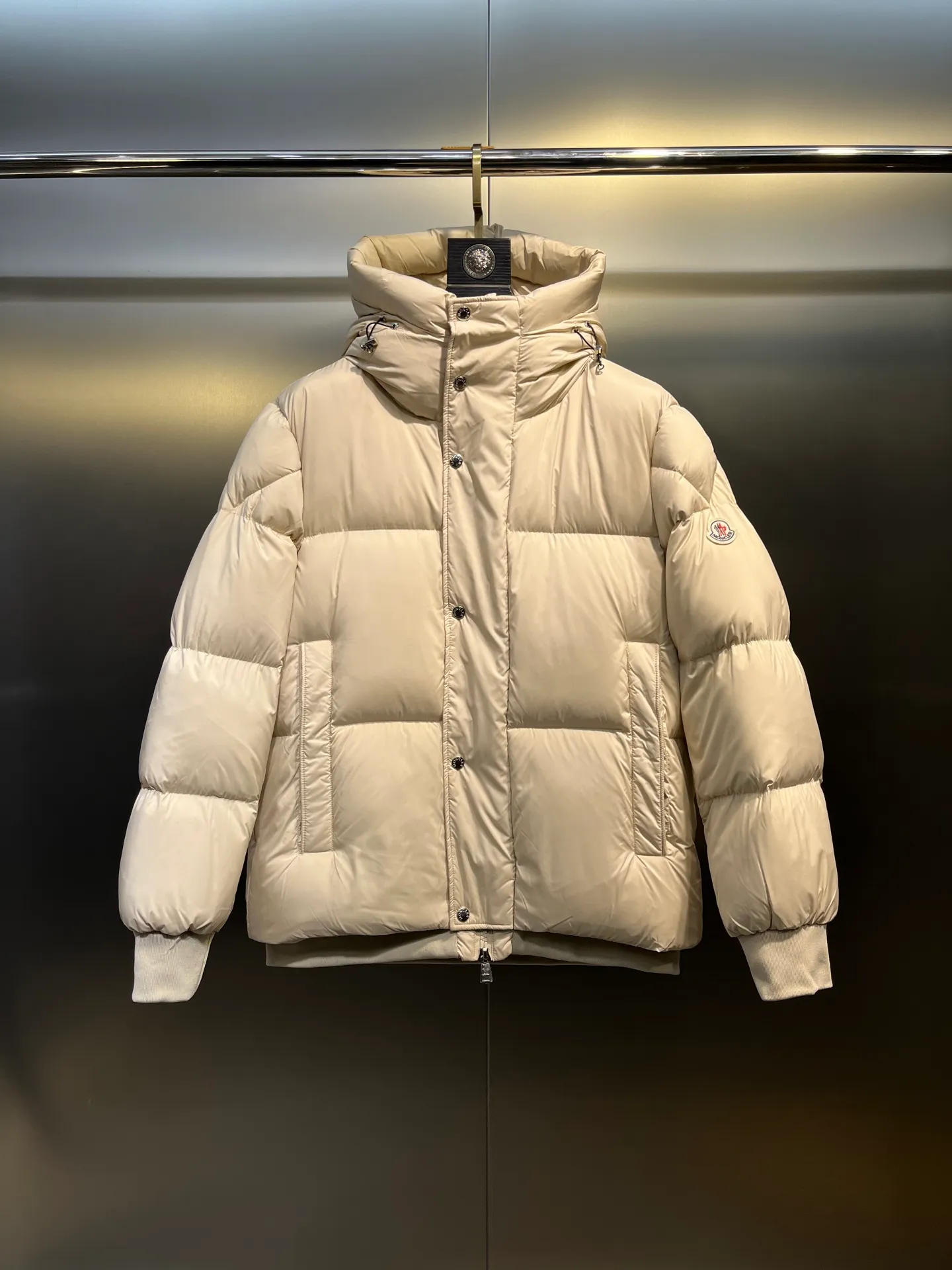 P840 moncler 🌟Down jacket Original 1:1 customized hardware accessories are all imported and original customized. Counters are welcome to compare. Absolutely high quality. Use top 90 duck down. Super soft. Top version, full of feathers. Super heavy industry. Fabric workmanship is perfect. Note: super soft. Size: 12345