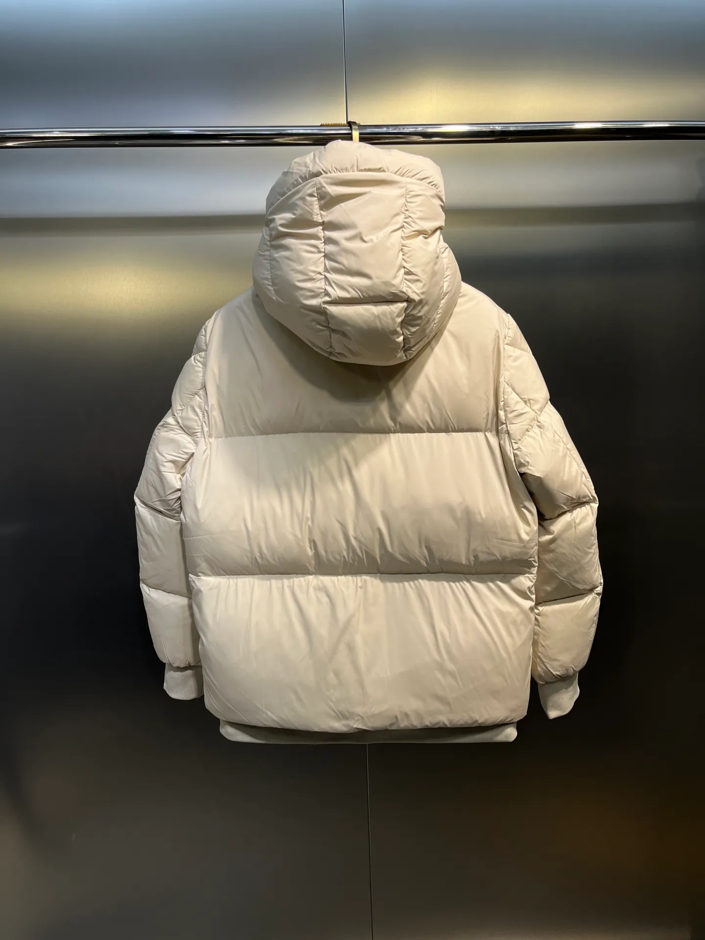 P840 moncler 🌟Down jacket Original 1:1 customized hardware accessories are all imported and original customized. Counters are welcome to compare. Absolutely high quality. Use top 90 duck down. Super soft. Top version, full of feathers. Super heavy industry. Fabric workmanship is perfect. Note: super soft. Size: 12345