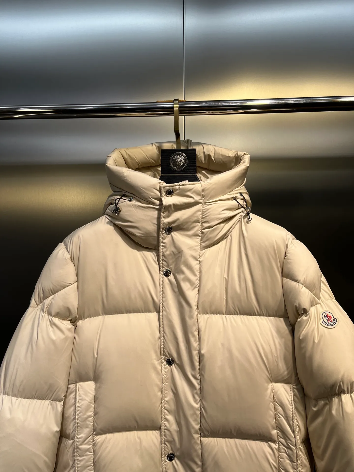 P840 moncler 🌟Down jacket Original 1:1 customized hardware accessories are all imported and original customized. Counters are welcome to compare. Absolutely high quality. Use top 90 duck down. Super soft. Top version, full of feathers. Super heavy industry. Fabric workmanship is perfect. Note: super soft. Size: 12345