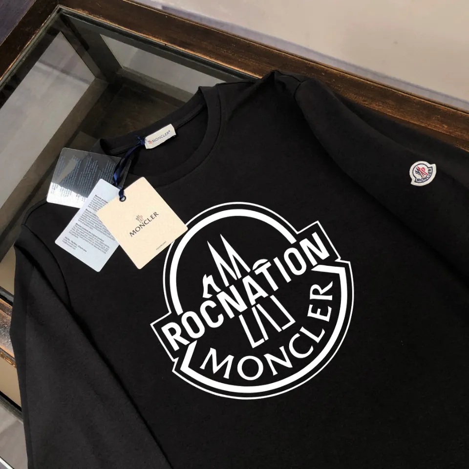 P180, a non-off-the-shelf model, you can trust it. Moncler printed long-sleeved T-shirt, 240g breathable cotton fabric, very soft and comfortable texture, does not shrink, does not deform, does not ball), can be worn alone as a base layer. Original customized accessories, collar label, care mark, hangtag, packaging (perfect details) Color: White Black Size: XS S M L