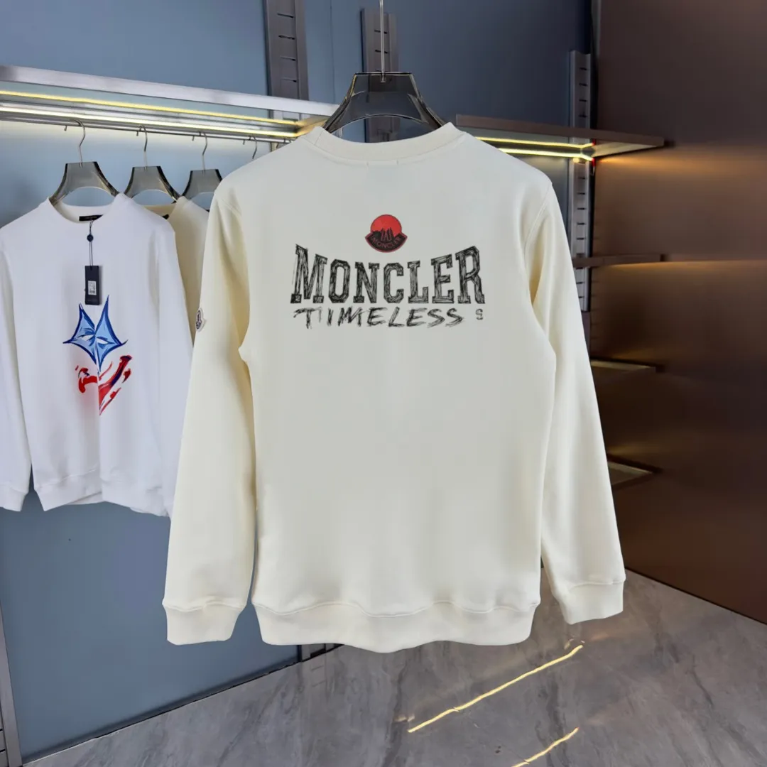P210 high version sweatshirt) 📦With exclusive packaging📦 [Long-term ready stock] Upgraded version "Mobile phone smart sensor ~ NFC chip armband ~ Directly to the official website for anti-counterfeiting" 〖 𝐌𝐎𝐍𝐂𝐋𝐄𝐑 ~ Mouth covering〗 2025 new high quality, using 450 grams of heavyweight fabric Different from the market currency, you can mix and match everything at will and you will be handsome😎The whole clothes is made of double waistcoats. The double waistcoats make the whole dress more three-dimensional. It is not an ordinary factory that can do such fine work. 2025 autumn and winter new style, on sale at the counter, exquisite printed round neck terry sweatshirt. High-end double-ply cotton. Customized stretch ribs are dyed in the same vat. Three standards are complete. It is matched with digital printing patterns and is very breathable. Same style for men and women. Color: black, white, apricot. Size: S M L XL 2XL