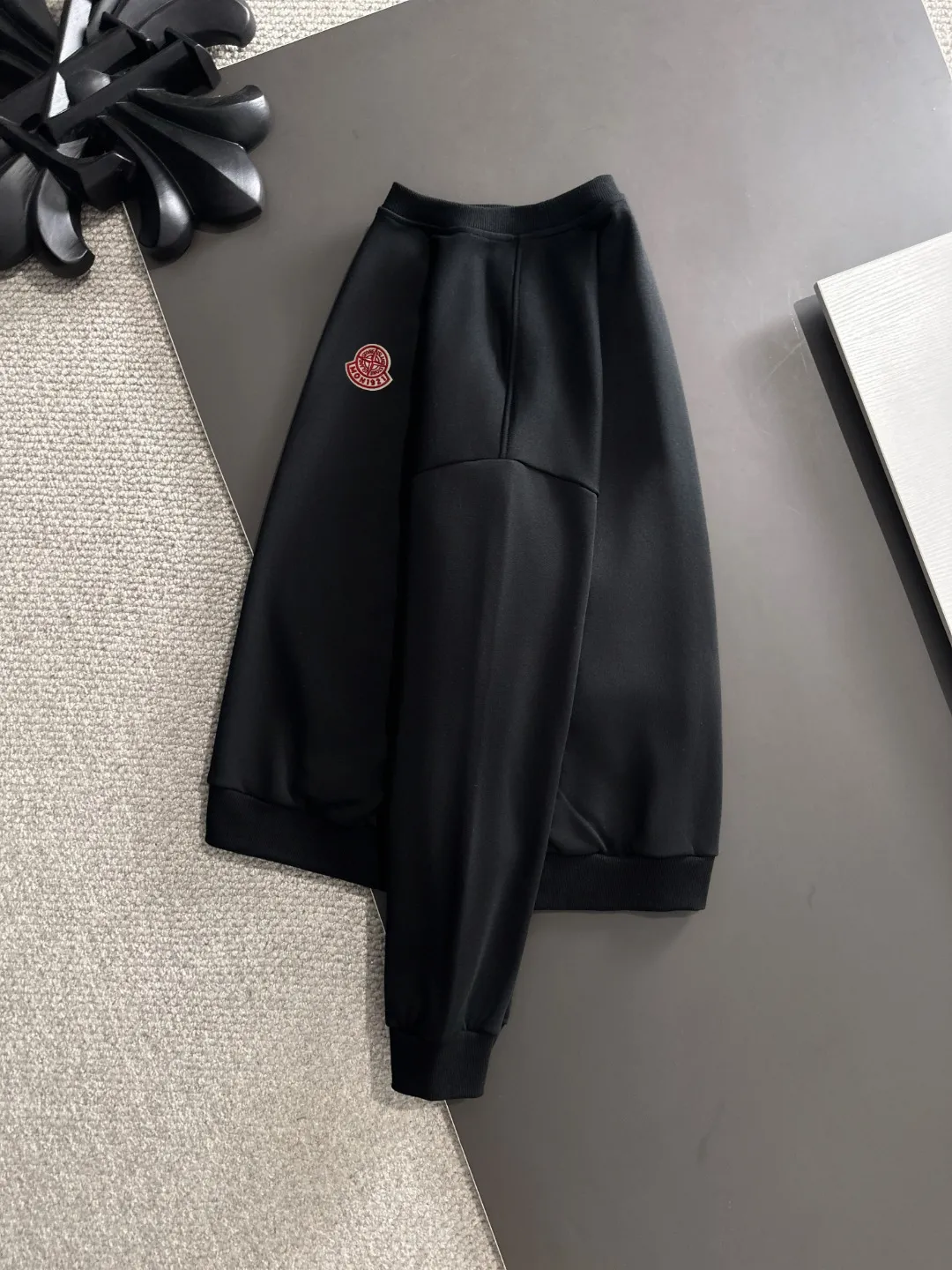 Next day shipment P720 Stone lsland/Stone Island co-branded MONCLER/Mongolian high quality 2025 autumn and winter new casual heavy industry suit exclusively developed by yb! High quality production! The top version of the trading company channel order, external orders for imported custom fabrics, high breathability and comfort, impeccable details, absolutely worth buying! This type of suit is also a must-have for lazy people. You don’t have to think about how to match it, you can just get it in one set! Brand element design concept, delicate and soft feel! It presents a casual cut and the upper body shape is great! On sale simultaneously on the official website! From a high-end men's positioning brand, the low-key luxury taste is irresistible! Exquisite workmanship and impeccable quality! The overall style is simple, fashionable and timeless, fully meeting the requirements of stylish and tasteful dressing! Sizes: S to XXL (or state your height and weight when placing an order)
