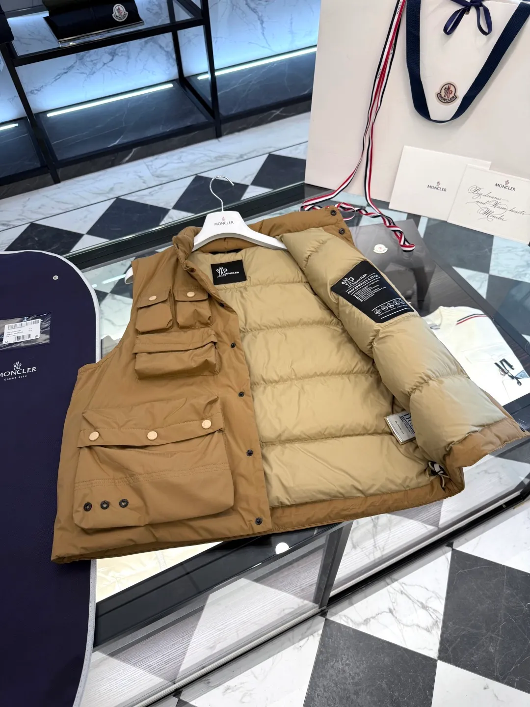 P860 Moncler Grenoble Tongass high-end black label series down vest. Technical functional fabric. More details in real shots.