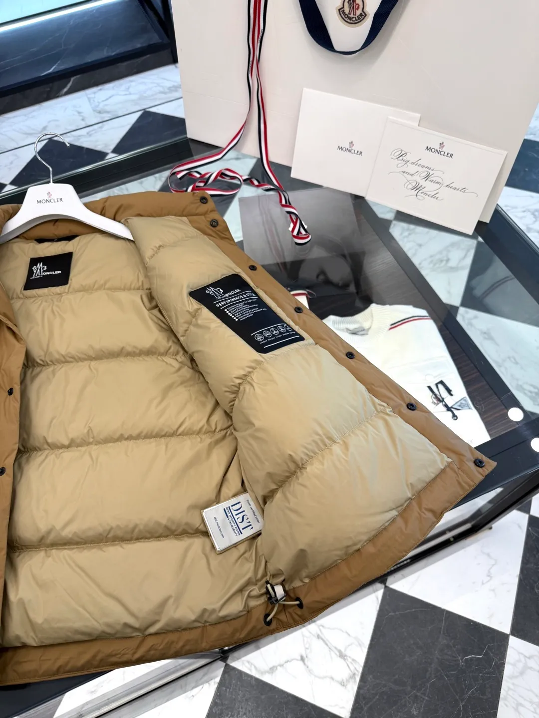 P860 Moncler Grenoble Tongass high-end black label series down vest. Technical functional fabric. More details in real shots.