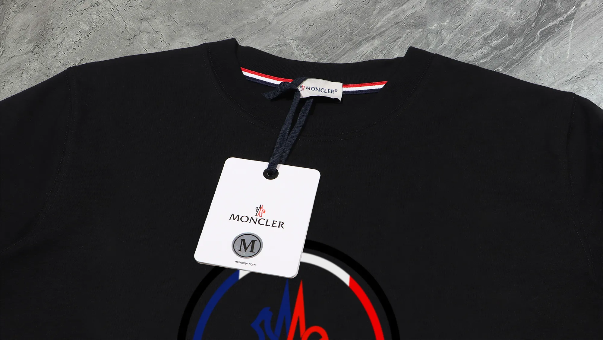 P210 High-version sweatshirt) [Long-term stock] 〖𝐌𝐎𝐍𝐂𝐋𝐄𝐑~Mask〗 Made of 440g heavy-weight fabric. It is different from the market currency. It can be matched with any variety and is properly handsome. 😎The whole dress is made of double waistcoats. The double waistcoats make the whole dress more three-dimensional. Not ordinary factories can do such fine work. 2025 Spring catwalk version of the T stage, on sale at the counter, exquisitely printed round neck terry sweatshirt, high-end double-ply cotton, custom-made stretch ribs, dyed in the same vat, complete with three standards, matched with digital printing patterns and very breathable, same style for men and women, color: black, white, apricot, size: S M L XL 2XL