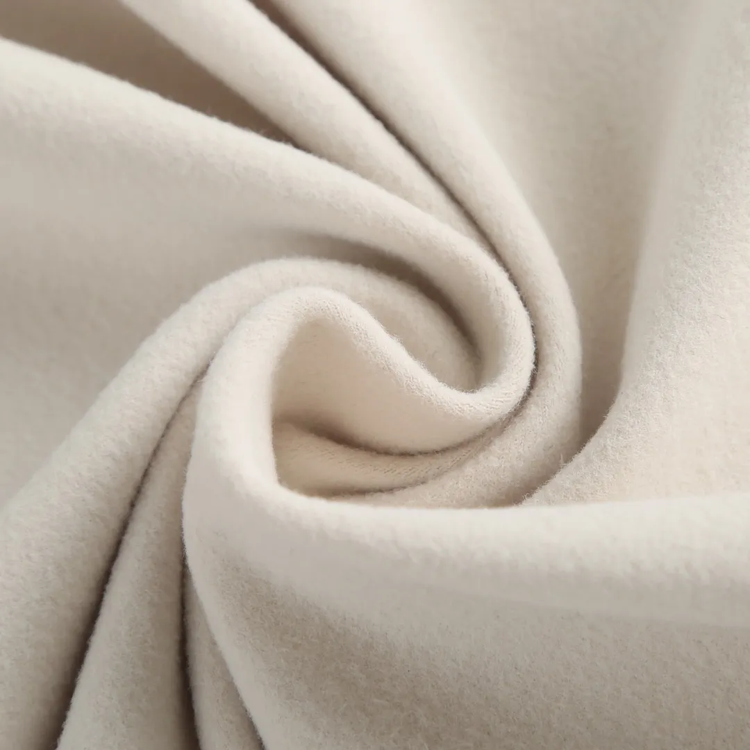 P720 25FW Moncler ✖️RICK OWENS co-branded down jacket Fabric material: The knitted part is woven from fine long-staple cotton single yarn.  Antistatic treatment: Avoid static electricity and dust absorption due to friction.  Anti-pilling treatment: special additives or processes are used to make fibers less likely to tangle into balls.   Peach skin treatment: perform more fine sanding to obtain an extremely delicate touch like the surface of a peach. At the same time, it is famous for its high-quality white goose down filling, which has excellent thermal insulation effect.  The abstract logo printing on the chest uses a combination of imported environmentally friendly glue technology and three-dimensional flocking - the main pattern uses fine glue to outline sharp lines, and the edges present a matte matte texture. The letters use micro-three-dimensional flocking technology. Deconstructive tailoring: Rick Owens' signature three-dimensional quilting technology combines laser cutting with hand-quilting to completely revolutionize the bulky feel of traditional down jackets. The slim silhouette combines sports functionality with the neat lines of high fashion.  Customized two-way YKK zippers, reflective strips on the brim, hidden snow skirt design, and even the cuff ribs are 3D woven, taking into account outdoor protection and a comfortable fit for daily wear.   Size: S M L XL