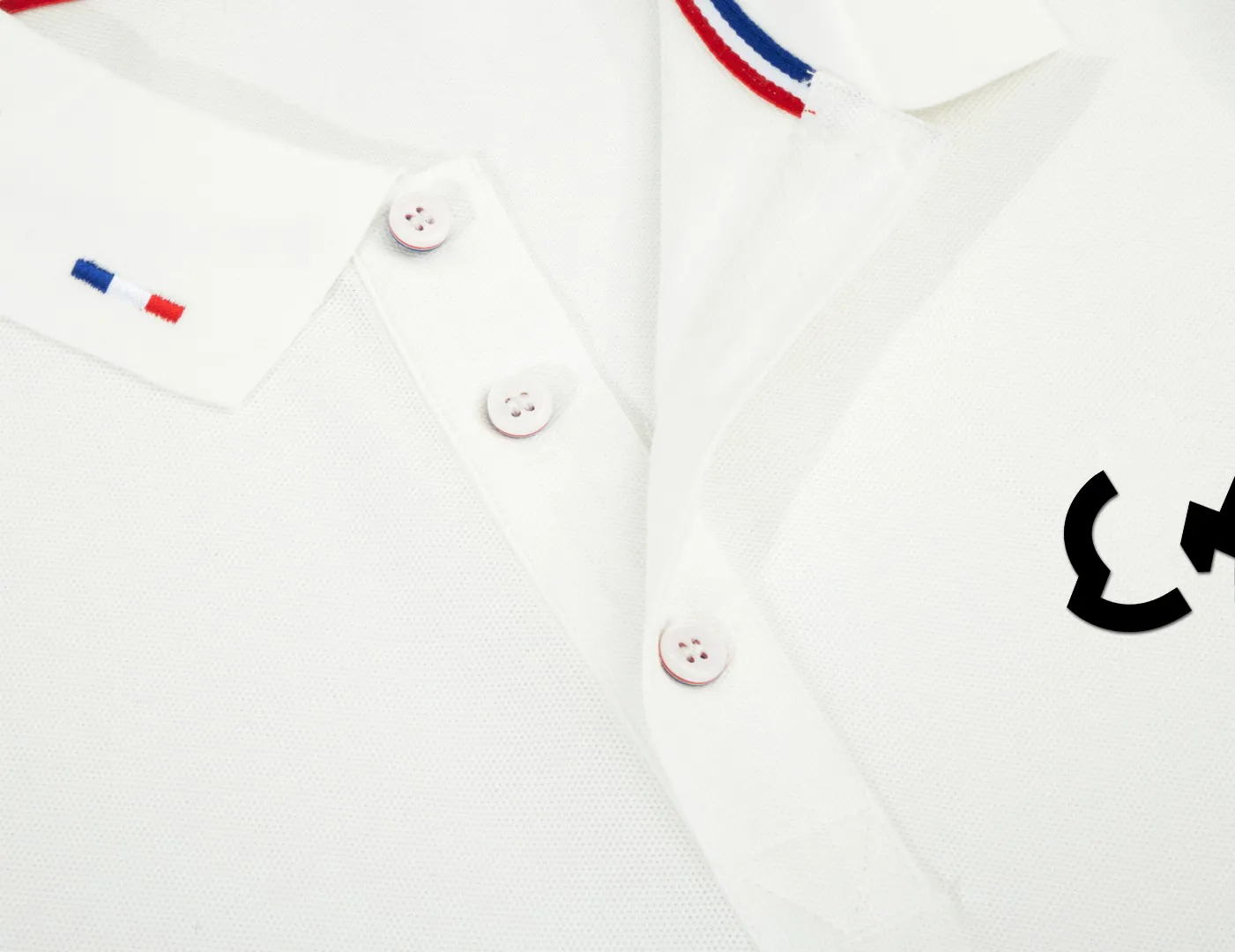 P210 MONCLER/Muzzled New style logo embroidered lapel long-sleeved polo shirt.  A simple yet refined T-shirt. The best item to create a modern and elegant look. Excellent channel product! Customer-supplied Piquet porous fiber pique cotton fabric, which can be called a "breathing fabric."  The unparalleled texture is inseparable from the exquisite materials used in craft tailoring. The craft knitted quilted design makes the hand feel extremely smooth and delicate without any roughness. The original logo design is more luxurious and noble. The upper body is comfortable and classy. The hand feels very smooth and soft. It can be easily controlled regardless of business, fashion or leisure. The age span is very large, which conforms to the trendy and practical dressing customs. It is the first choice for senior urban fashion people.  Black/white/Tibetan orchid Size: M~3XL