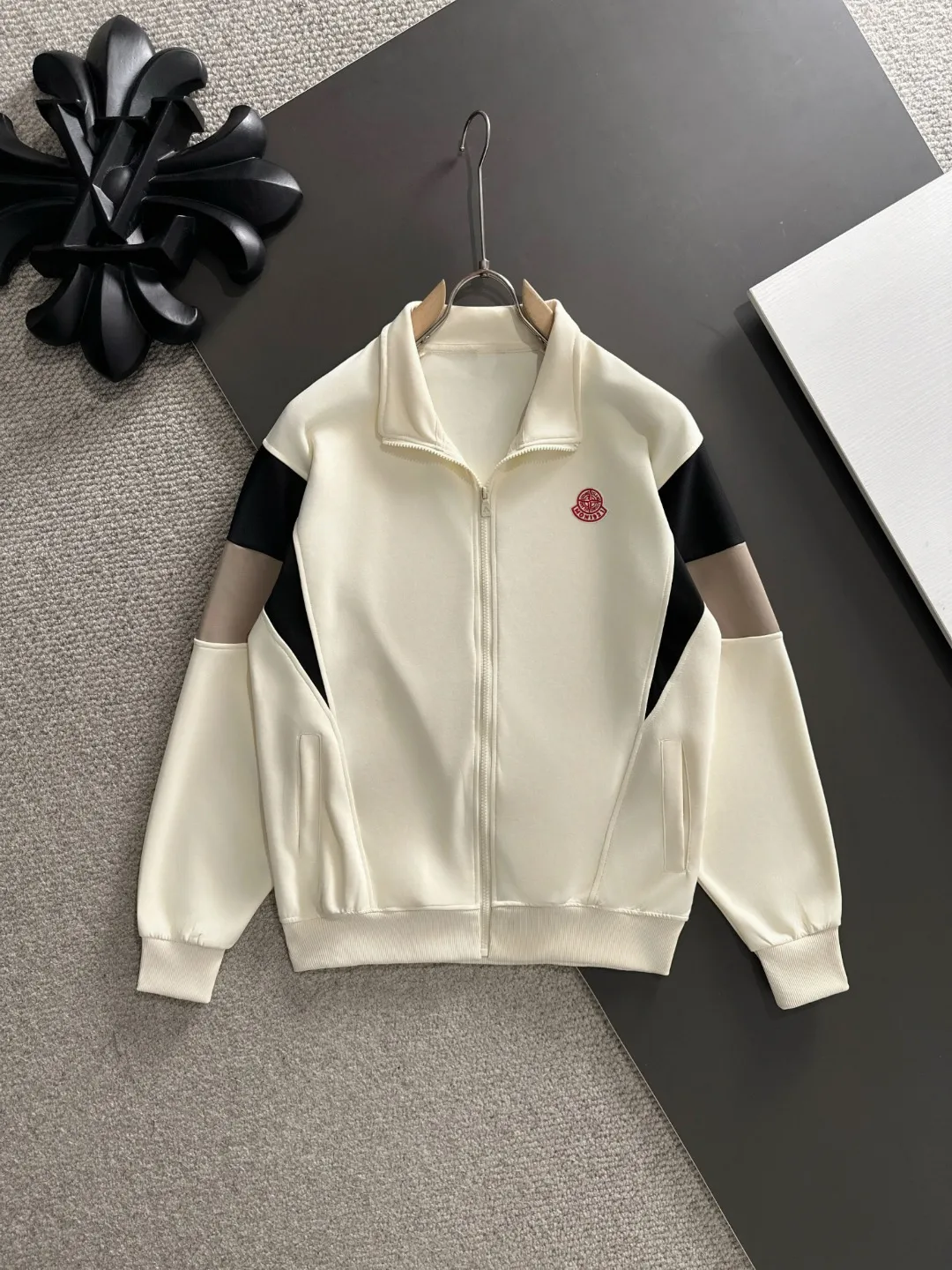 2-3 days to ship P720 Stone lsland/Stone Island joint MONCLER/Mongolian high quality 2025 autumn and winter new casual heavy industry suit exclusively developed by yb! High quality production! The top version of the trading company channel order, external orders for imported custom fabrics, high breathability and comfort, impeccable details, absolutely worth buying! This type of suit is also a must-have for lazy people. You don’t have to think about how to match it, you can just get it in one set! Brand element design concept, delicate and soft feel! It presents a casual cut and the upper body shape is great! On sale simultaneously on the official website! From a high-end men's positioning brand, the low-key luxury taste is irresistible! Exquisite workmanship and impeccable quality! The overall style is simple, fashionable and timeless, fully meeting the requirements of stylish and tasteful dressing! Size: M to 4XL (or state your height and weight when placing an order)