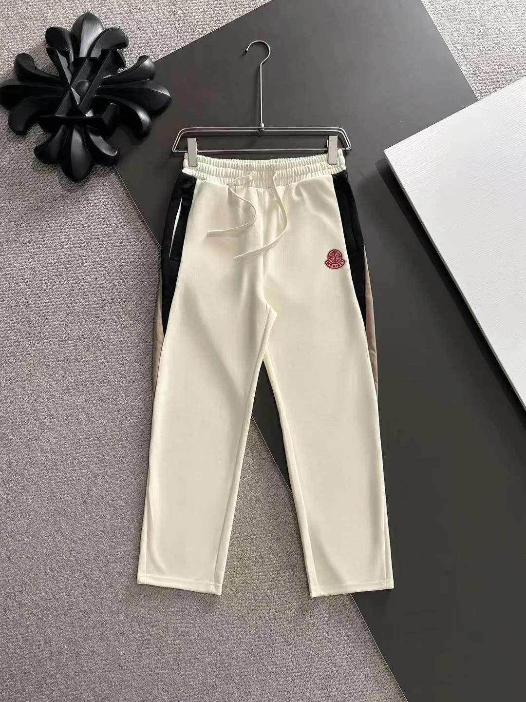 2-3 days to ship P720 Stone lsland/Stone Island joint MONCLER/Mongolian high quality 2025 autumn and winter new casual heavy industry suit exclusively developed by yb! High quality production! The top version of the trading company channel order, external orders for imported custom fabrics, high breathability and comfort, impeccable details, absolutely worth buying! This type of suit is also a must-have for lazy people. You don’t have to think about how to match it, you can just get it in one set! Brand element design concept, delicate and soft feel! It presents a casual cut and the upper body shape is great! On sale simultaneously on the official website! From a high-end men's positioning brand, the low-key luxury taste is irresistible! Exquisite workmanship and impeccable quality! The overall style is simple, fashionable and timeless, fully meeting the requirements of stylish and tasteful dressing! Size: M to 4XL (or state your height and weight when placing an order)