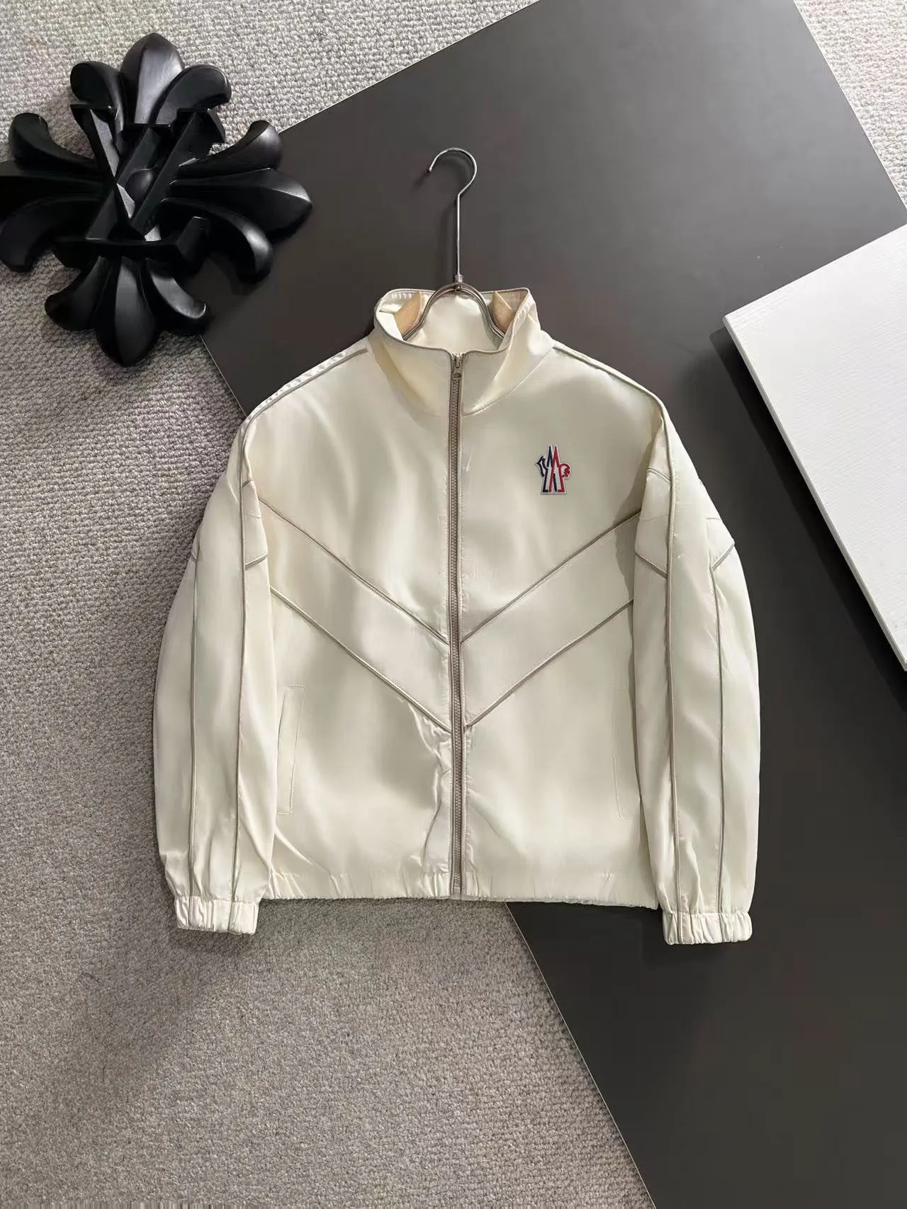 Next day shipping P720 MONCLER/Mongolian high quality 2025 autumn and winter new casual heavy industry suit exclusively developed by yb! High quality production! The top version of the trading company channel order, external orders for imported custom fabrics, high breathability and comfort, impeccable details, absolutely worth buying! This type of suit is also a must-have for lazy people. You don’t have to think about how to match it, you can just get it in one set! Brand element design concept, delicate and soft feel! It presents a casual cut and the upper body shape is great! On sale simultaneously on the official website! From a high-end men's positioning brand, the low-key luxury taste is irresistible! Exquisite workmanship and impeccable quality! The overall style is simple, fashionable and timeless, fully meeting the requirements of stylish and tasteful dressing! Sizes: S to XXL (or state your height and weight when placing an order)