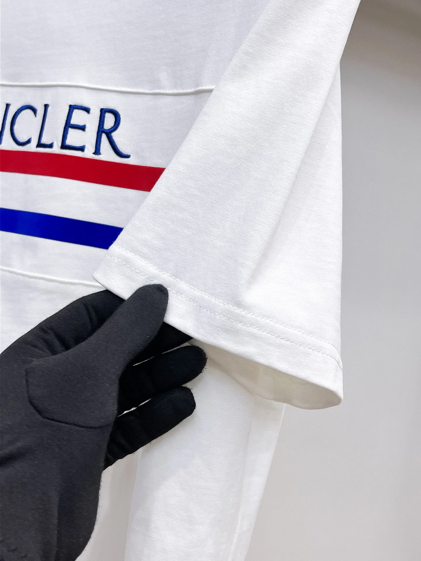 P560 Brand [MONCLER Mouth Covered] 2025 round neck short-sleeved shorts suit. The pure cotton fabric upper body will not be stuffy, the smooth and comfortable skin-friendly effect is more breathable, the fabric has its own texture, classic logo technology, a new interpretation from a unique angle, the first choice for fashion and versatility! Size: M-3XL (maximum wear: 190 pounds)