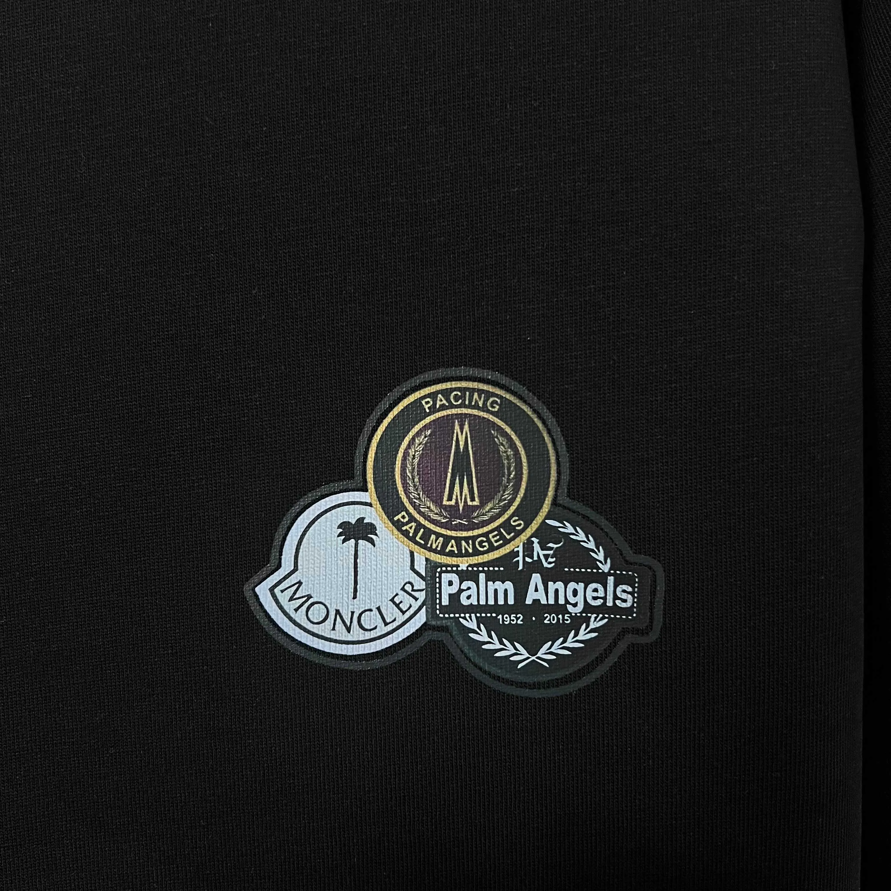 P150 MONCLER/Muzzled 300g pure cotton round neck short-sleeved T-shirt Brand classic Badge letter LOGO embossed process 2025ss official synchronization High version High quality Fashionable personality Versatile trend Pure original quality Original fabric Hang tag Collar label Washed wheat Complete three standards Color: Black. White. Size: S M L XL XXL