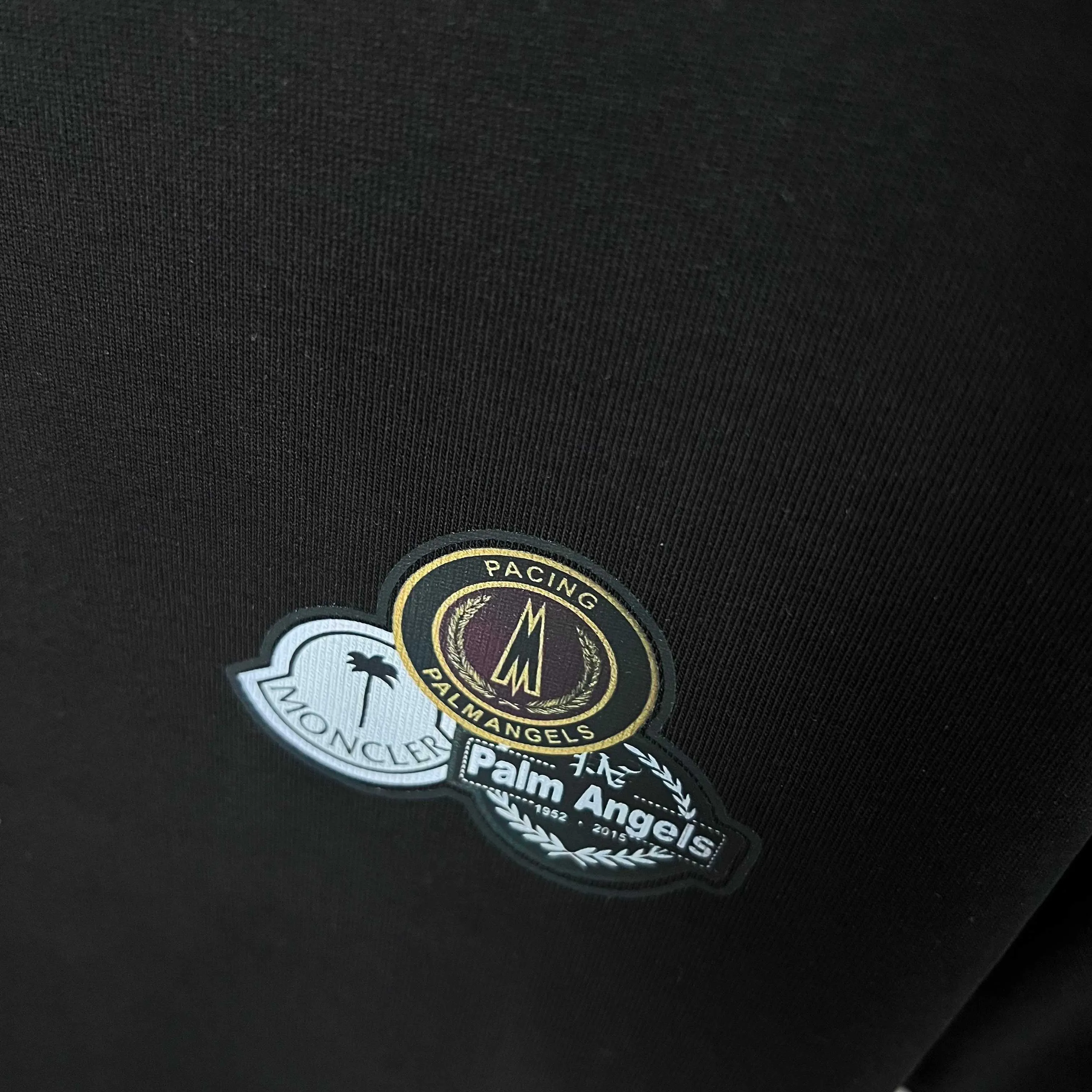 P150 MONCLER/Muzzled 300g pure cotton round neck short-sleeved T-shirt Brand classic Badge letter LOGO embossed process 2025ss official synchronization High version High quality Fashionable personality Versatile trend Pure original quality Original fabric Hang tag Collar label Washed wheat Complete three standards Color: Black. White. Size: S M L XL XXL