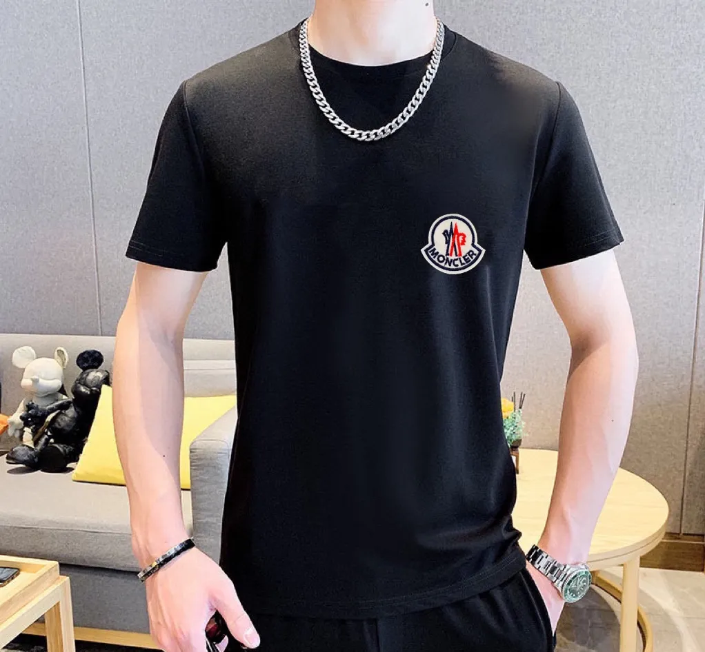 P330 [MONCLER Mouth Mouth] (Fat Man's Gospel) The same style as the 2025 official website. World-renowned luxury brand. Summer men's (double mercerized) high-quality 🐂 suit. It is made of imported original single fabrics. It is a fashion trend of the season and a versatile hit. Simple and elegant, precise workmanship allows you to be at the top of fashion. Size: M-5XL (can be worn up to 220 pounds)