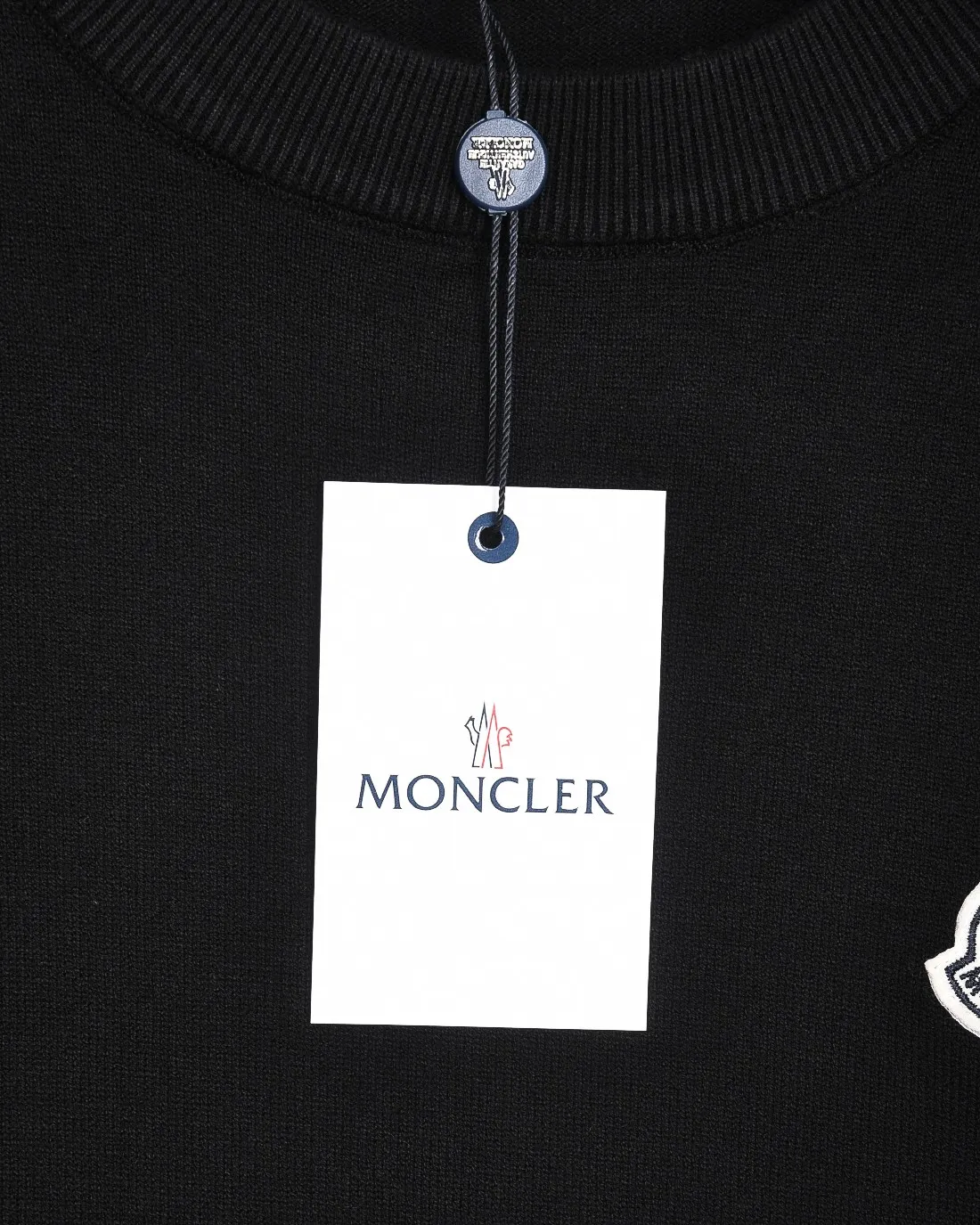 P230 MONCLER/Muzzled 2025Fw Classic chest badge logo letter logo Simple casual pullover sweater Imported wool blended fabric Upgraded, inspired by the 1980s retro Original fabric Official same style Round neck Long sleeve Suit Customized mesh sweater knitted fabric Very comfortable feel The latest brick cabinet synchronization in spring and summer Fashionable and individual Super versatile and good-looking style Very suitable for both men and women A must-have style Tag Collar tag Washed wheat Complete with three standards Color: Black. White. Gray. Size: M-3XL