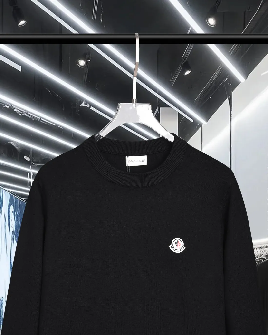 P230 MONCLER/Muzzled 2025Fw Classic chest badge logo letter logo Simple casual pullover sweater Imported wool blended fabric Upgraded, inspired by the 1980s retro Original fabric Official same style Round neck Long sleeve Suit Customized mesh sweater knitted fabric Very comfortable feel The latest brick cabinet synchronization in spring and summer Fashionable and individual Super versatile and good-looking style Very suitable for both men and women A must-have style Tag Collar tag Washed wheat Complete with three standards Color: Black. White. Gray. Size: M-3XL