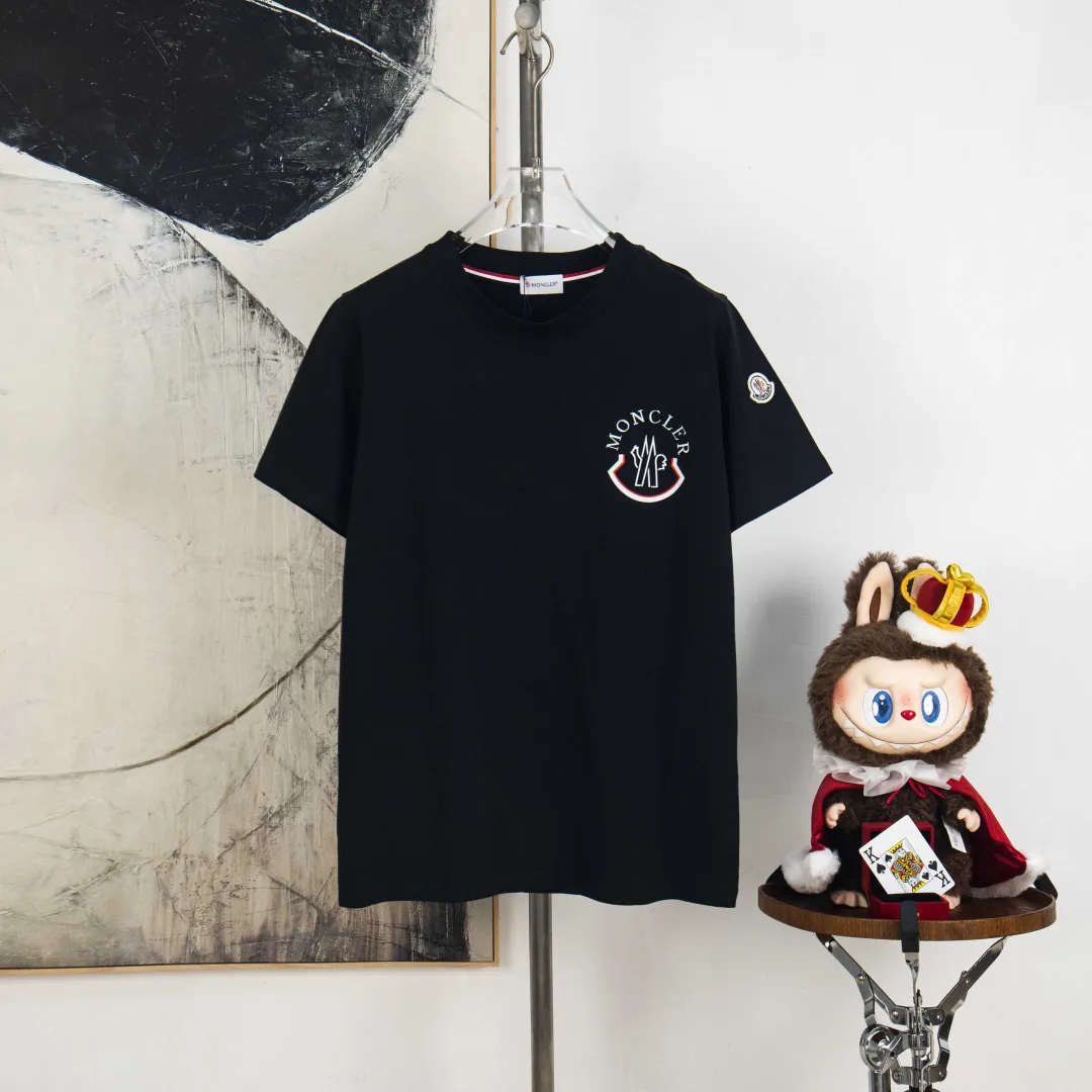 P190 💰 zp version [exclusive supply] MONCLER/muzzled 300g round neck short-sleeved T-shirt brand classic color matching double-sided letter LOGO embossed process official synchronization high version high quality fashion personality versatile trend pure original quality original fabric hang tag collar label washed wheat three standard complete color: black. white. Size: S M L XL XXL No.: WS10019