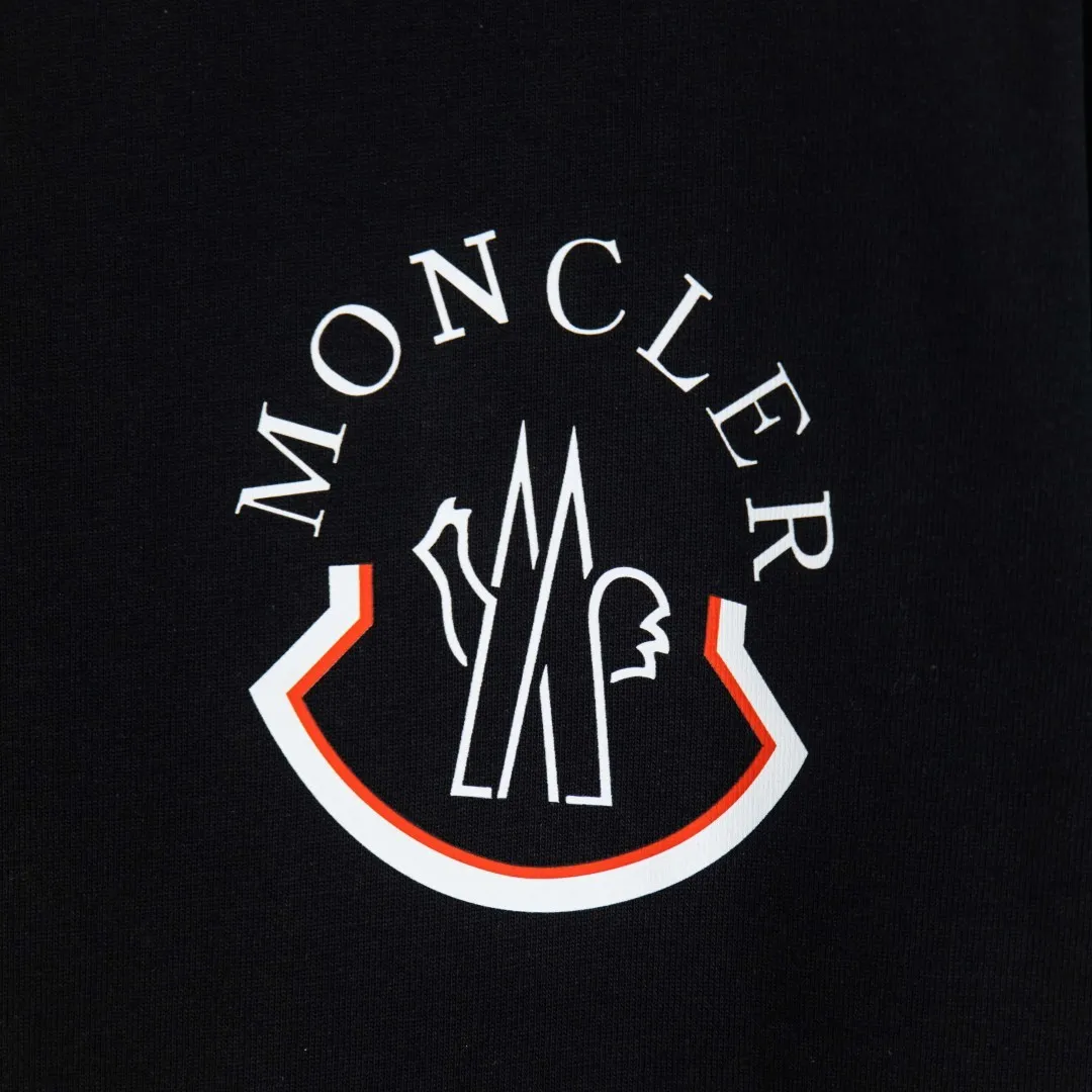 P190 💰 zp version [exclusive supply] MONCLER/muzzled 300g round neck short-sleeved T-shirt brand classic color matching double-sided letter LOGO embossed process official synchronization high version high quality fashion personality versatile trend pure original quality original fabric hang tag collar label washed wheat three standard complete color: black. white. Size: S M L XL XXL No.: WS10019