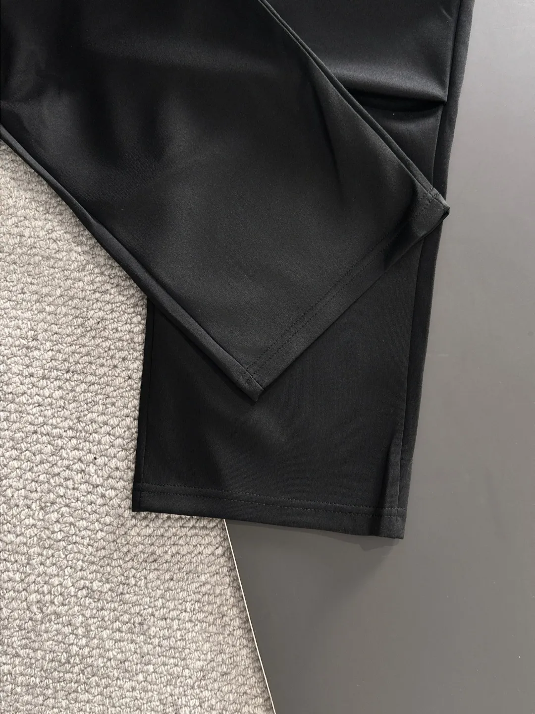 Shipped in 2-3 days P360 MONCLER/Mongolian Exclusive first release of 25ss autumn and winter new high-quality trousers Compare real-life details at will A perfect choice for autumn and winter, a must-have item. Sizes: M to 3XL (please state your height and weight when placing an order)