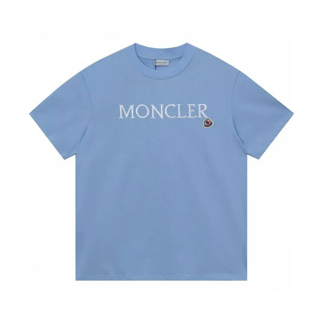 P136 Style No.: 813 〈MONCLER〉The price of the MONCLER is actually quite advantageous. Those who have been to the counters should know that the price of the MONCLER is not much cheaper than Gucci Burberry. It is just relatively low-key and unwilling to hype. It is a picture that you want to buy or not. It has an arrogant existence... Exclusively customized 270 grams of 32-count double-yarn smooth cotton. The texture is very soft and comfortable. 100% top-grade fabrics that are different from the market (no shrinkage, no deformation, no pilling) Matched with 320g 1*1 thread (the fabric thread is dyed in the same vat, no color difference, the thread is not easy to deform) Color: black, white, sky blue, pea green Code number: S-XL