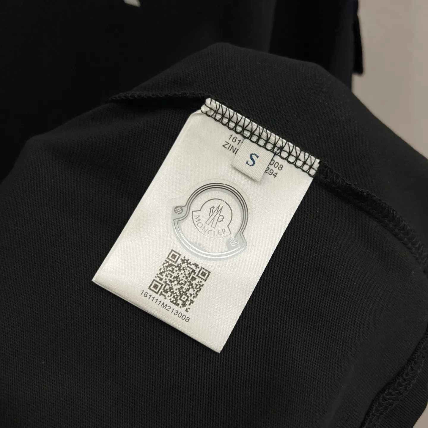 P150 MONCLER/Muzzled 260g round neck short-sleeved T-shirt Logo brand letter printing LOGO nylon pocket arm crafts Official synchronization High version High quality Fashion personality Versatile trend Pure original quality Original fabric Tag Collar label Washed wheat Complete three standards Color: Black. Apricot. Size: XS-L