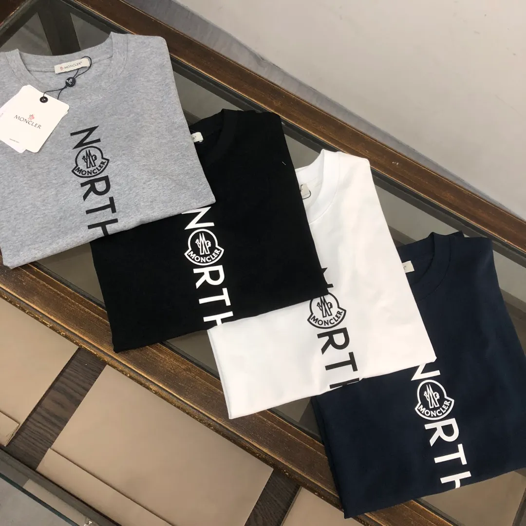 P150 MONCLER 25 The latest short-sleeved T-shirt for couples~Featured brand printing design~The upper body of the fabric is comfortable and breathable, not stiff, slim cut, and made of high-end custom-made pure cotton fabric! The upper body is comfortable and stylish, and it can be worn alone as an inner layer. It is a must-have for fashionistas! ! ! Color: black, white, sapphire blue, gray Size: S M L XL (loose fit! Please state your height and weight when placing an order)