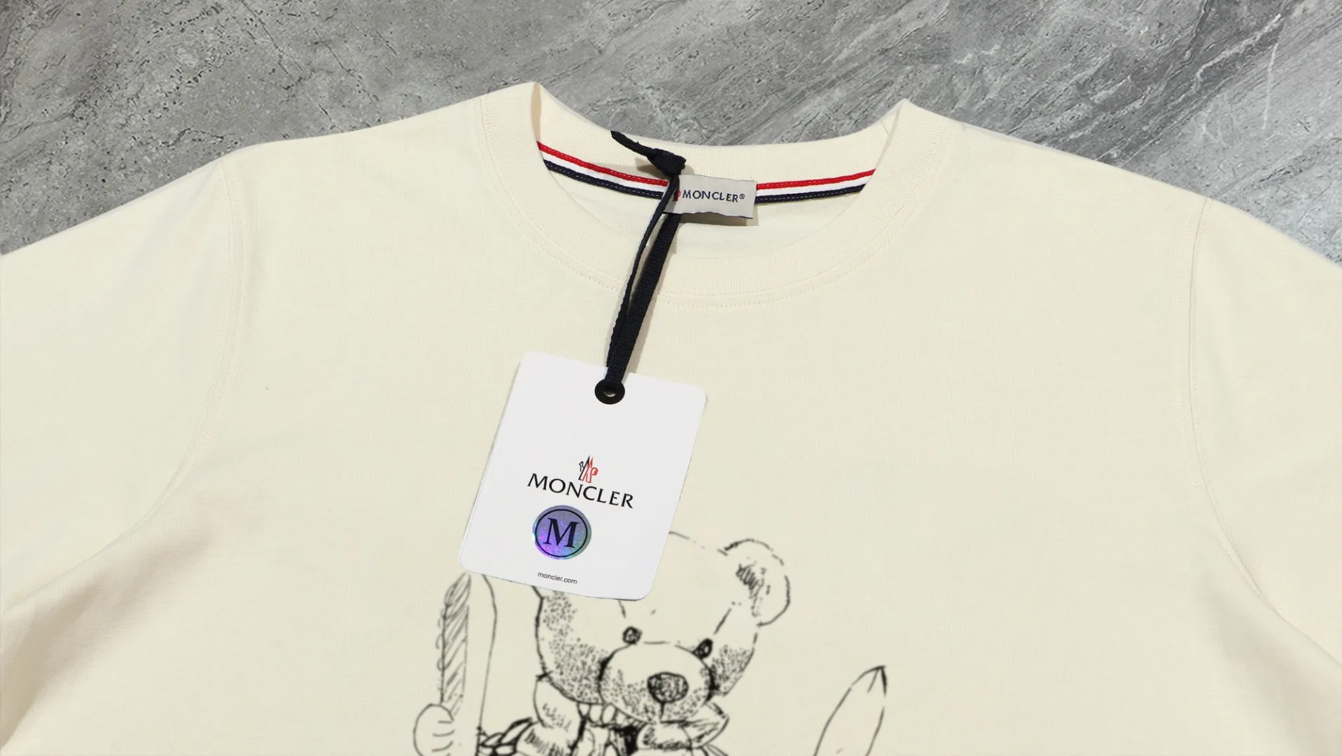 P210 High-version sweatshirt) [Long-term stock] 〖𝐌𝐎𝐍𝐂𝐋𝐄𝐑~Mask〗 Made of 440g heavy-weight fabric. It is different from the market currency. It can be matched with any variety and is properly handsome. 😎The whole dress is made of double waistcoats. The double waistcoats make the whole dress more three-dimensional. Not ordinary factories can do such fine work. 2025 Spring catwalk version of the T stage, on sale at the counter, exquisitely printed round neck terry sweatshirt, high-end double-ply cotton, custom-made stretch ribs, dyed in the same vat, complete with three standards, matched with digital printing patterns and very breathable, same style for men and women, color: black, white, apricot, size: S M L XL 2XL