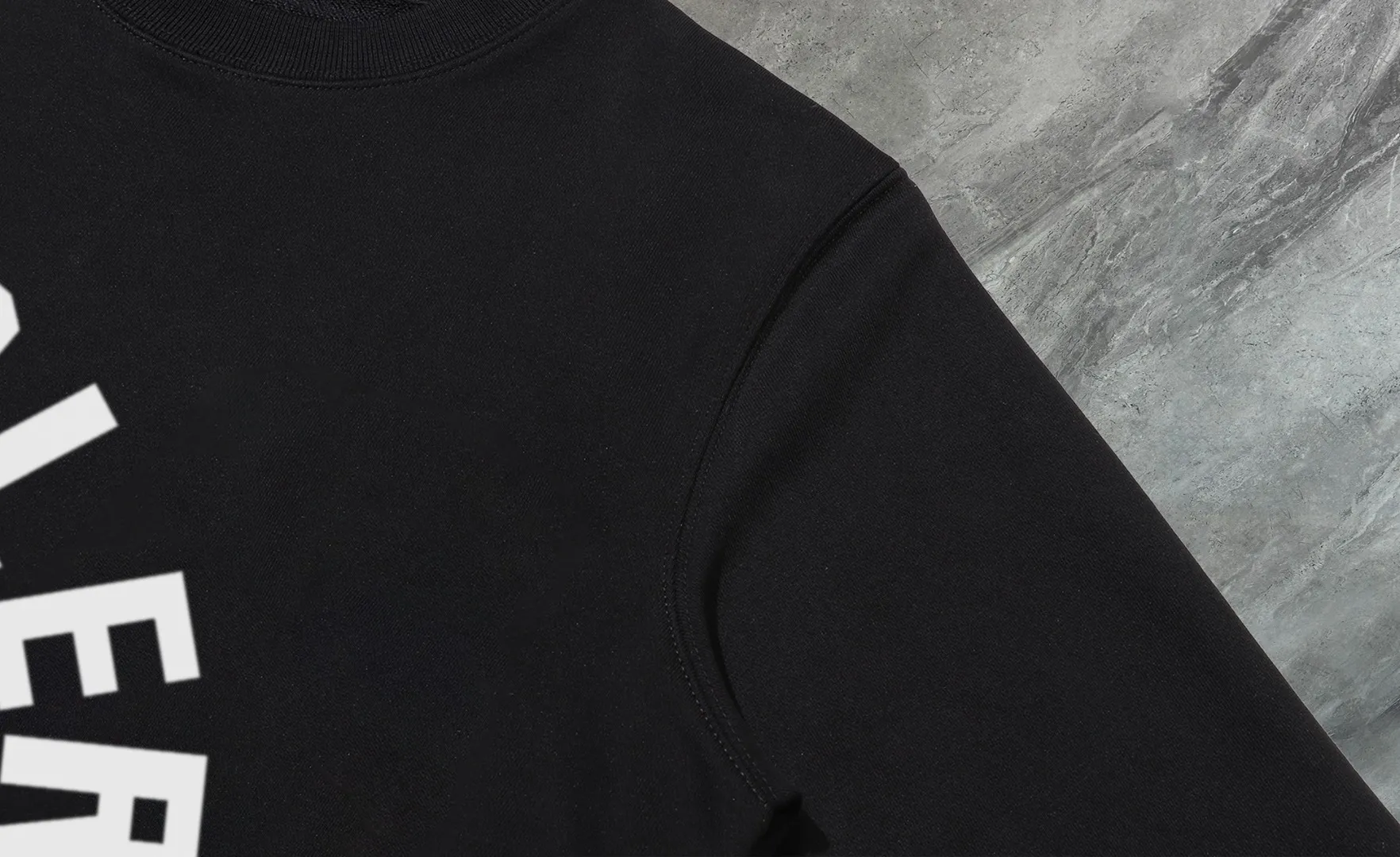 P210 High-version sweatshirt) [Long-term stock] 〖𝐌𝐎𝐍𝐂𝐋𝐄𝐑~Mask〗 Made of 440g heavy-weight fabric. It is different from the market currency. It can be matched with any variety and is properly handsome. 😎The whole dress is made of double waistcoats. The double waistcoats make the whole dress more three-dimensional. Not ordinary factories can do such fine work. 2025 Spring runway version of the T stage, on sale at the counter, round neck terry sweatshirt, high-end double-strand pure cotton, custom-made stretch ribs, dyed in the same vat, complete with three standards, matched with exquisite embroidered LOGO on the chest, simple and advanced, same style for men and women. Color: black, apricot, white, size: S M L XL 2XL
