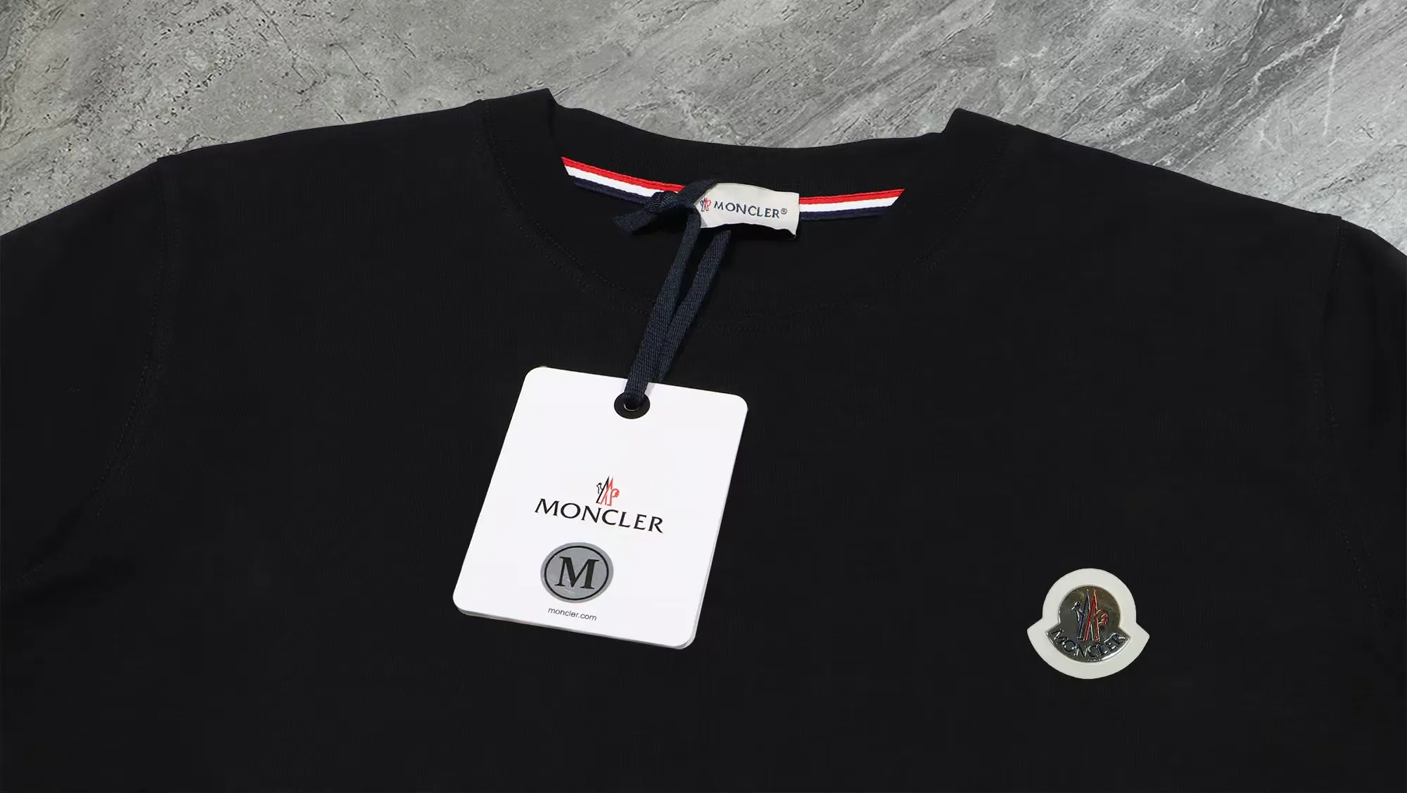 P210 High-version sweatshirt) [Long-term stock] 〖𝐌𝐎𝐍𝐂𝐋𝐄𝐑~Mask〗 Made of 440g heavy-weight fabric. It is different from the market currency. It can be matched with any variety and is properly handsome. 😎The whole dress is made of double waistcoats. The double waistcoats make the whole dress more three-dimensional. Not ordinary factories can do such fine work. 2025 Spring runway version of the T stage, on sale at the counter, round neck terry sweatshirt, high-end double-strand pure cotton, custom-made stretch ribs, dyed in the same vat, complete with three standards, matched with exquisite embroidered LOGO on the chest, simple and advanced, same style for men and women. Color: black, apricot, white, size: S M L XL 2XL