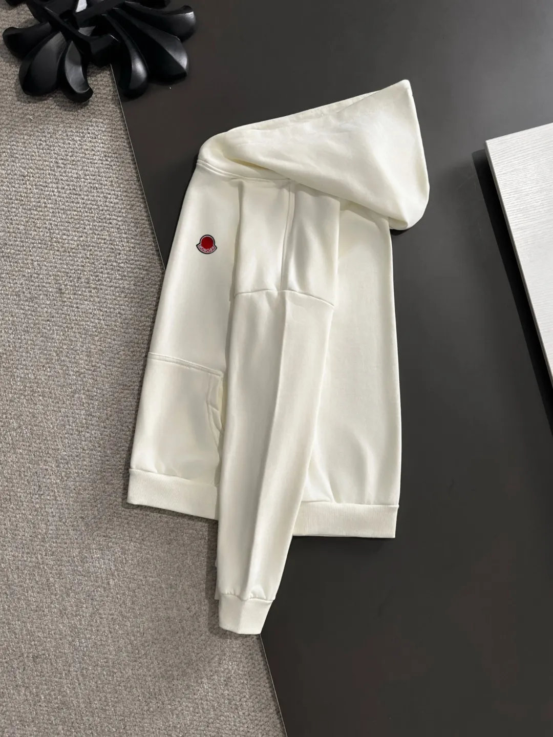 Next day shipping P720 MONCLER/Mongolian high quality 2025 autumn and winter new casual heavy industry hooded suit exclusively developed by yb! High quality production! The top version of the trading company channel order, external orders for imported custom fabrics, high breathability and comfort, impeccable details, absolutely worth buying! This type of suit is also a must-have for lazy people. You don’t have to think about how to match it, you can just get it in one set! Brand element design concept, delicate and soft feel! It presents a casual cut and the upper body shape is great! On sale simultaneously on the official website! From a high-end men's positioning brand, the low-key luxury taste is irresistible! Exquisite workmanship and impeccable quality! The overall style is simple, fashionable and timeless, fully meeting the requirements of stylish and tasteful dressing! Sizes: S to XXL (or state your height and weight when placing an order)
