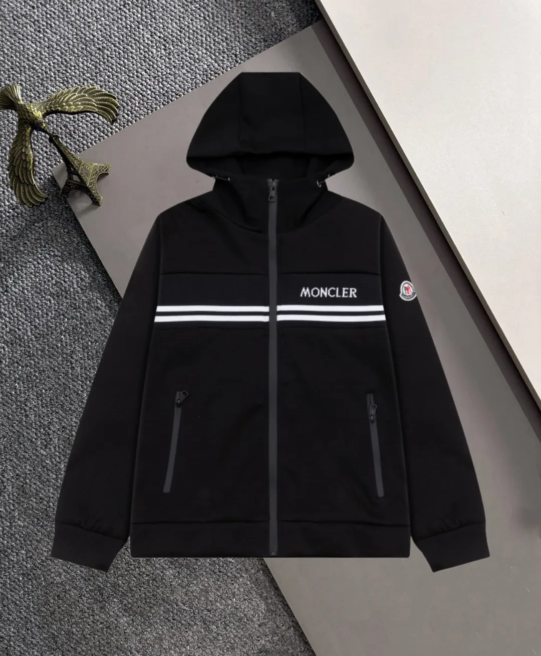 P520 Moncler SS high-end goods, new high-quality jackets for autumn and winter, the main popular version, carefully selected customized fabrics, higher grade, high-density memory brushed lining, more fashionable and comfortable, high-standard customization, the upper body is very stylish, classic and versatile, can be matched with any fashion, the version is super good, it is recommended!  Size: L-5XL
