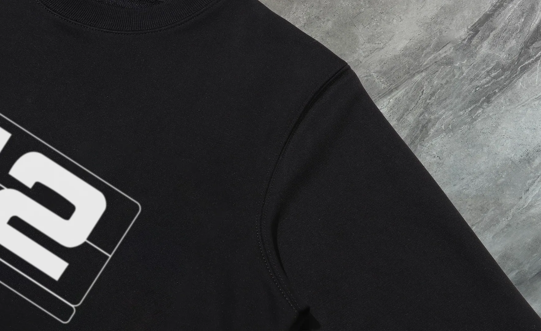 P210 High-version sweatshirt) [Long-term stock] 〖𝐌𝐎𝐍𝐂𝐋𝐄𝐑~Mask〗 Made of 440g heavy-weight fabric. It is different from the market currency. It can be matched with any variety and is properly handsome. 😎The whole dress is made of double waistcoats. The double waistcoats make the whole dress more three-dimensional. Not ordinary factories can do such fine work. 2025 Spring runway version of the T stage, on sale at the counter, round neck terry sweatshirt, high-end double-strand pure cotton, custom-made stretch ribs, dyed in the same vat, complete with three standards, matched with exquisite embroidered LOGO on the chest, simple and advanced, same style for men and women. Color: black, apricot, white, size: S M L XL 2XL