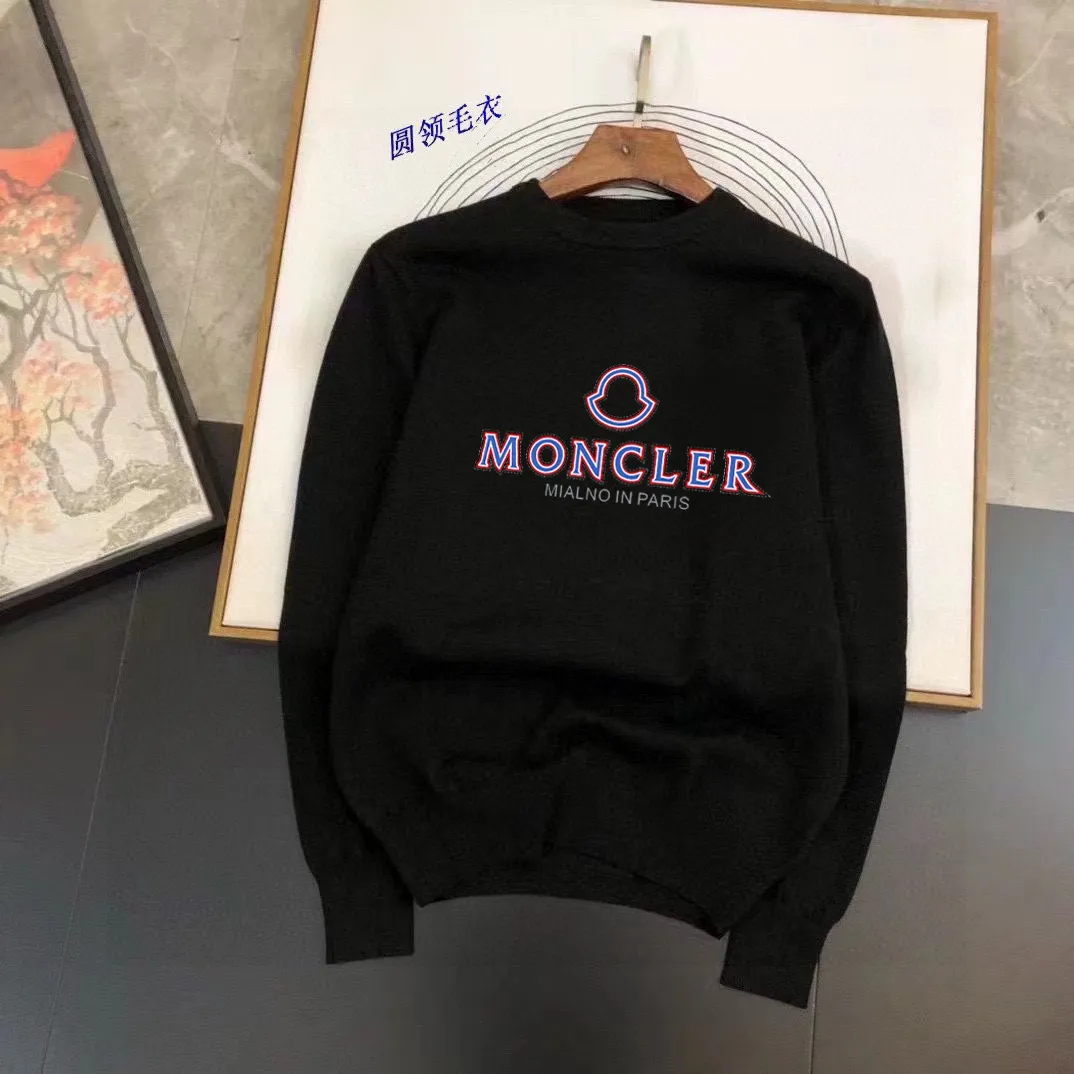 P220 MONCLER】Autumn and winter classic round neck pullover sweater, in full condition! ! ! Wool blended fabric, the latest model in 2025, golden ratio! ! Slim-fitting soft gold, versatile and practical item, the combination and practicality are extremely powerful, simple and elegant, and classy! To create your own style, it is highly recommended to buy it in two colors. The standard slim fit tailoring process is suitable for both young and old men. It is knitted from wool and will not cause any discomfort! While keeping warm, it is stylish, textured and wearable, and the classic logo with contrasting colors on the chest feels in place! ! Recommended for regular customers! ! Size M-3XL (maximum wear: 190 pounds)