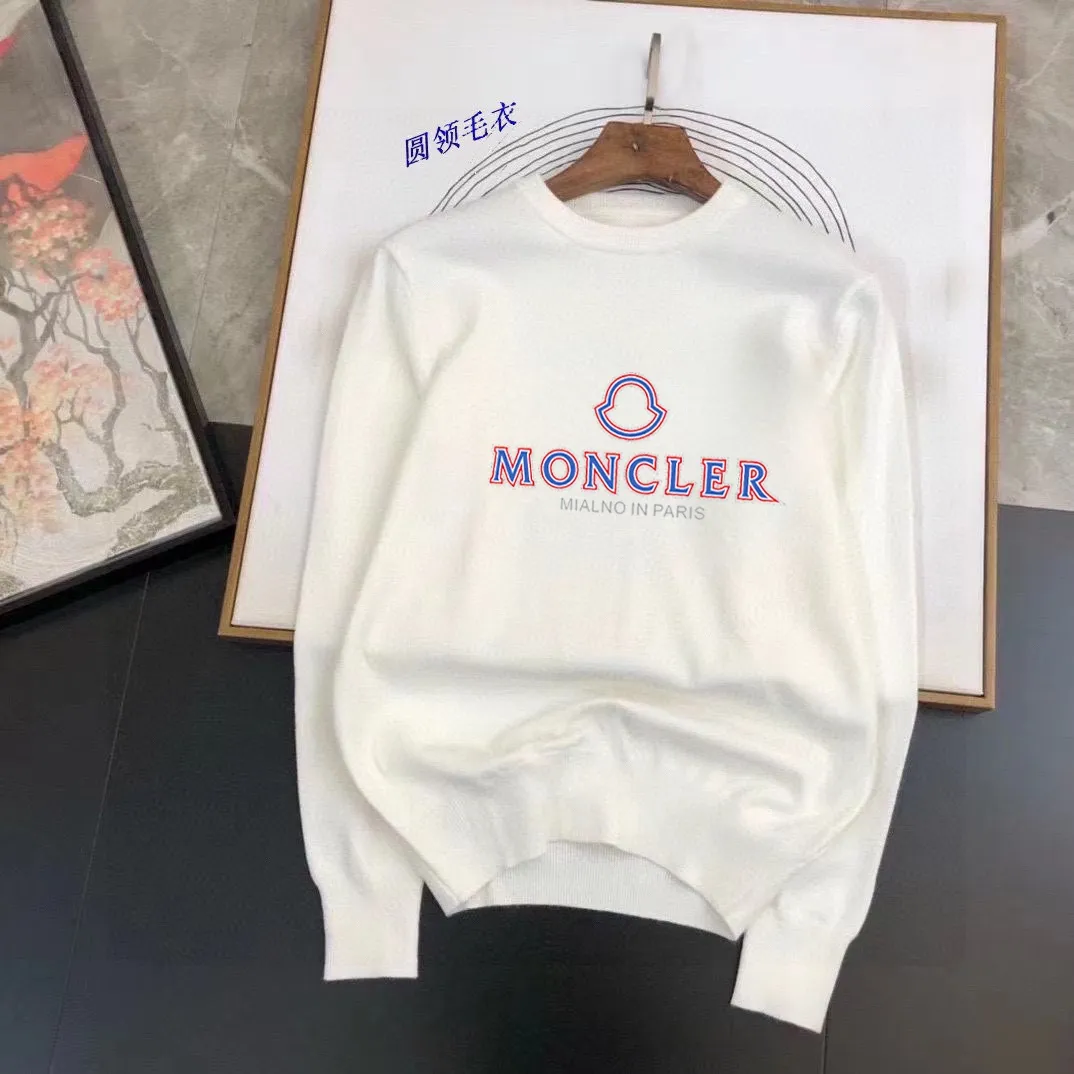 P220 MONCLER】Autumn and winter classic round neck pullover sweater, in full condition! ! ! Wool blended fabric, the latest model in 2025, golden ratio! ! Slim-fitting soft gold, versatile and practical item, the combination and practicality are extremely powerful, simple and elegant, and classy! To create your own style, it is highly recommended to buy it in two colors. The standard slim fit tailoring process is suitable for both young and old men. It is knitted from wool and will not cause any discomfort! While keeping warm, it is stylish, textured and wearable, and the classic logo with contrasting colors on the chest feels in place! ! Recommended for regular customers! ! Size M-3XL (maximum wear: 190 pounds)