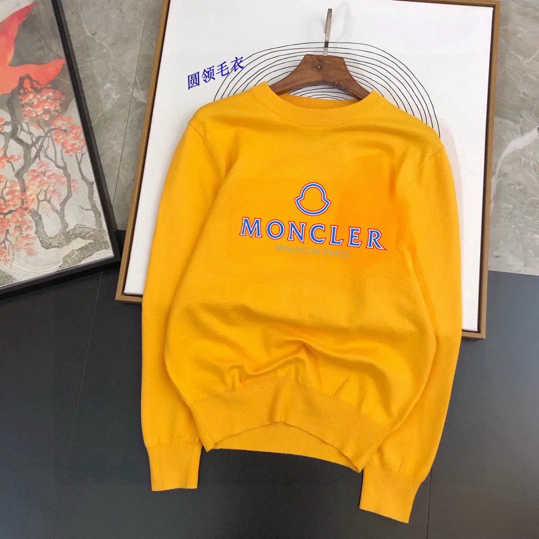 P220 MONCLER】Autumn and winter classic round neck pullover sweater, in full condition! ! ! Wool blended fabric, the latest model in 2025, golden ratio! ! Slim-fitting soft gold, versatile and practical item, the combination and practicality are extremely powerful, simple and elegant, and classy! To create your own style, it is highly recommended to buy it in two colors. The standard slim fit tailoring process is suitable for both young and old men. It is knitted from wool and will not cause any discomfort! While keeping warm, it is stylish, textured and wearable, and the classic logo with contrasting colors on the chest feels in place! ! Recommended for regular customers! ! Size M-3XL (maximum wear: 190 pounds)