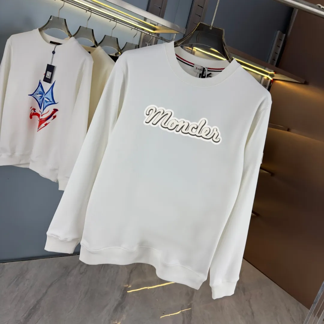 P210 High-version sweatshirt) [Long-term stock] 〖𝐌𝐎𝐍𝐂𝐋𝐄𝐑~Mask〗 Made of 440g heavy-weight fabric. It is different from the market currency. It can be matched with any variety and is properly handsome. 😎The whole dress is made of double waistcoats. The double waistcoats make the whole dress more three-dimensional. Not ordinary factories can do such fine work. 2025 Spring runway version of the T stage, on sale at the counter, round neck terry sweatshirt, high-end double-strand pure cotton, custom-made stretch ribs, dyed in the same vat, complete with three standards, matched with exquisite embroidered LOGO on the chest, simple and advanced, same style for men and women. Color: black, apricot, white, size: S M L XL 2XL