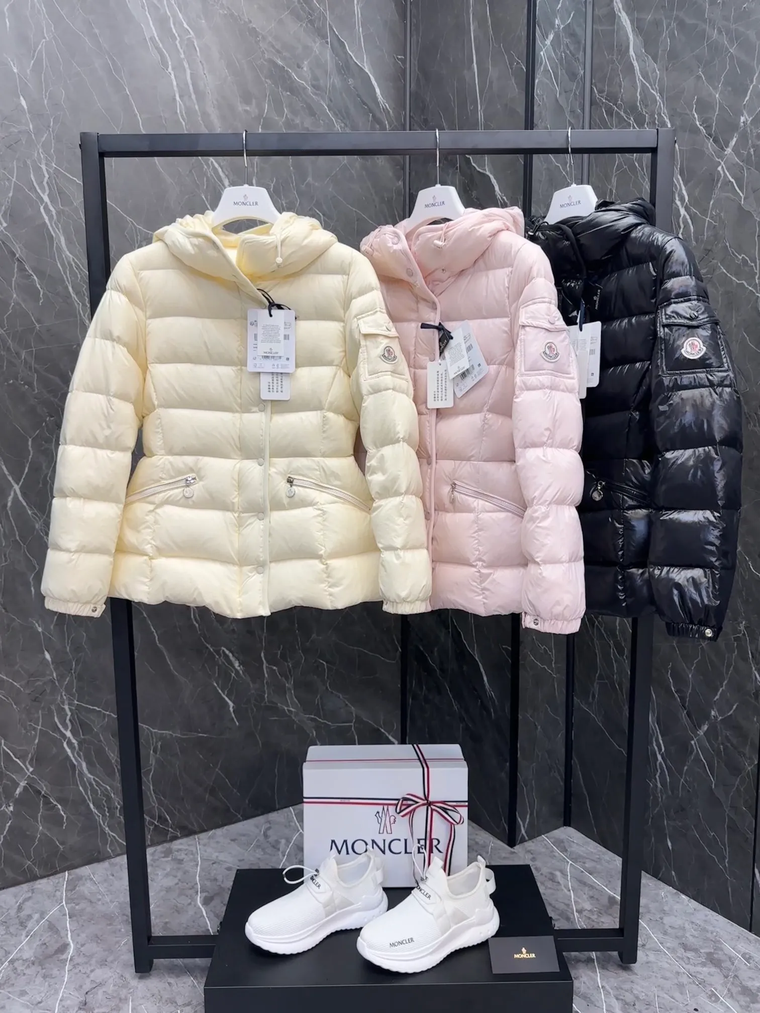 P780 Moncler Barante three-color collection. Close your eyes and rush. This is the most beautiful tailoring style. Small waist