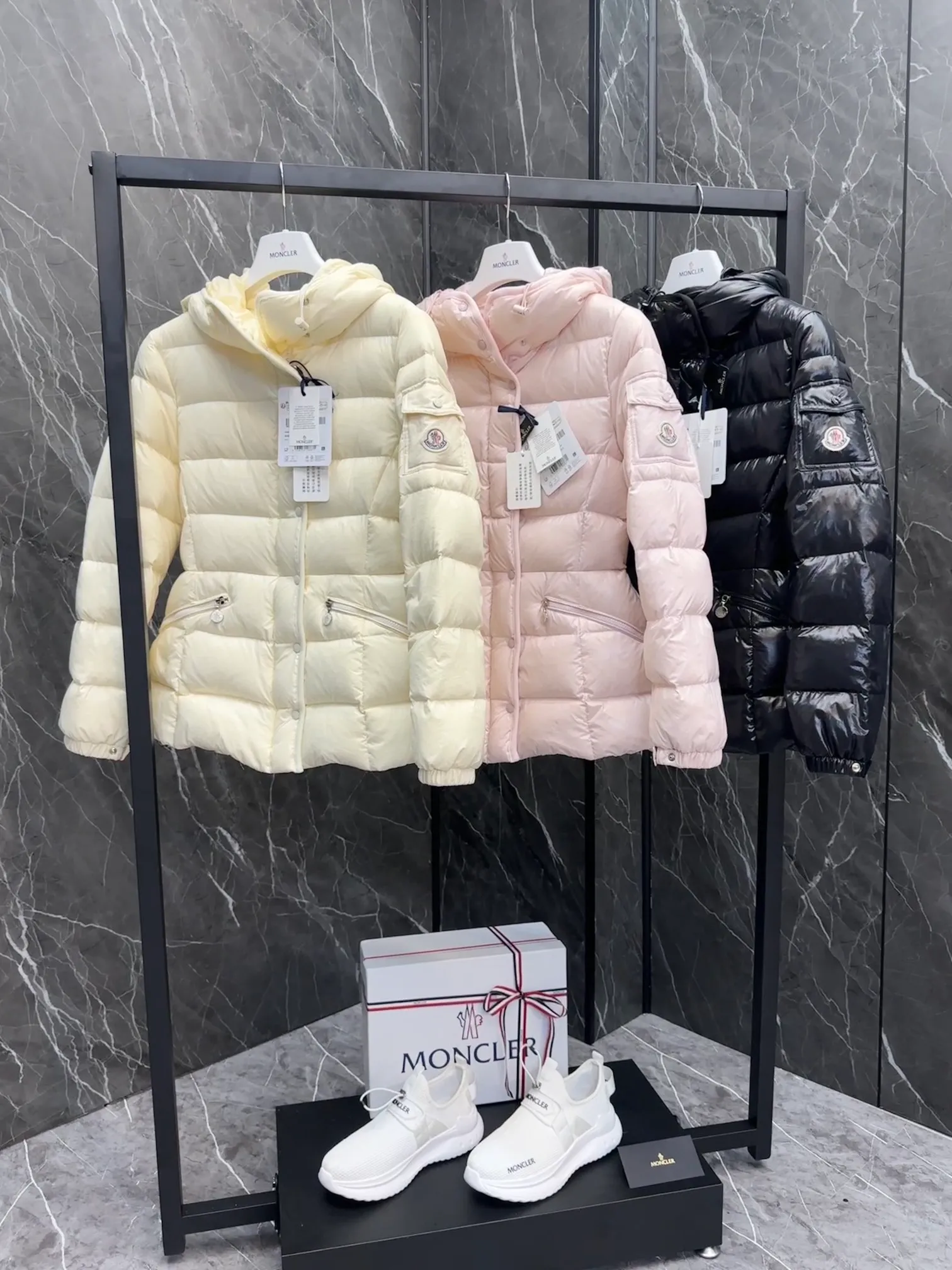 P780 Moncler Barante three-color collection. Close your eyes and rush. This is the most beautiful tailoring style. Small waist