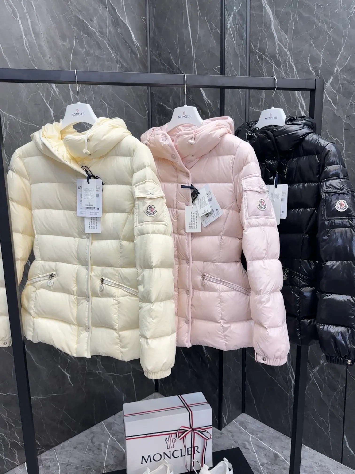 P780 Moncler Barante three-color collection. Close your eyes and rush. This is the most beautiful tailoring style. Small waist