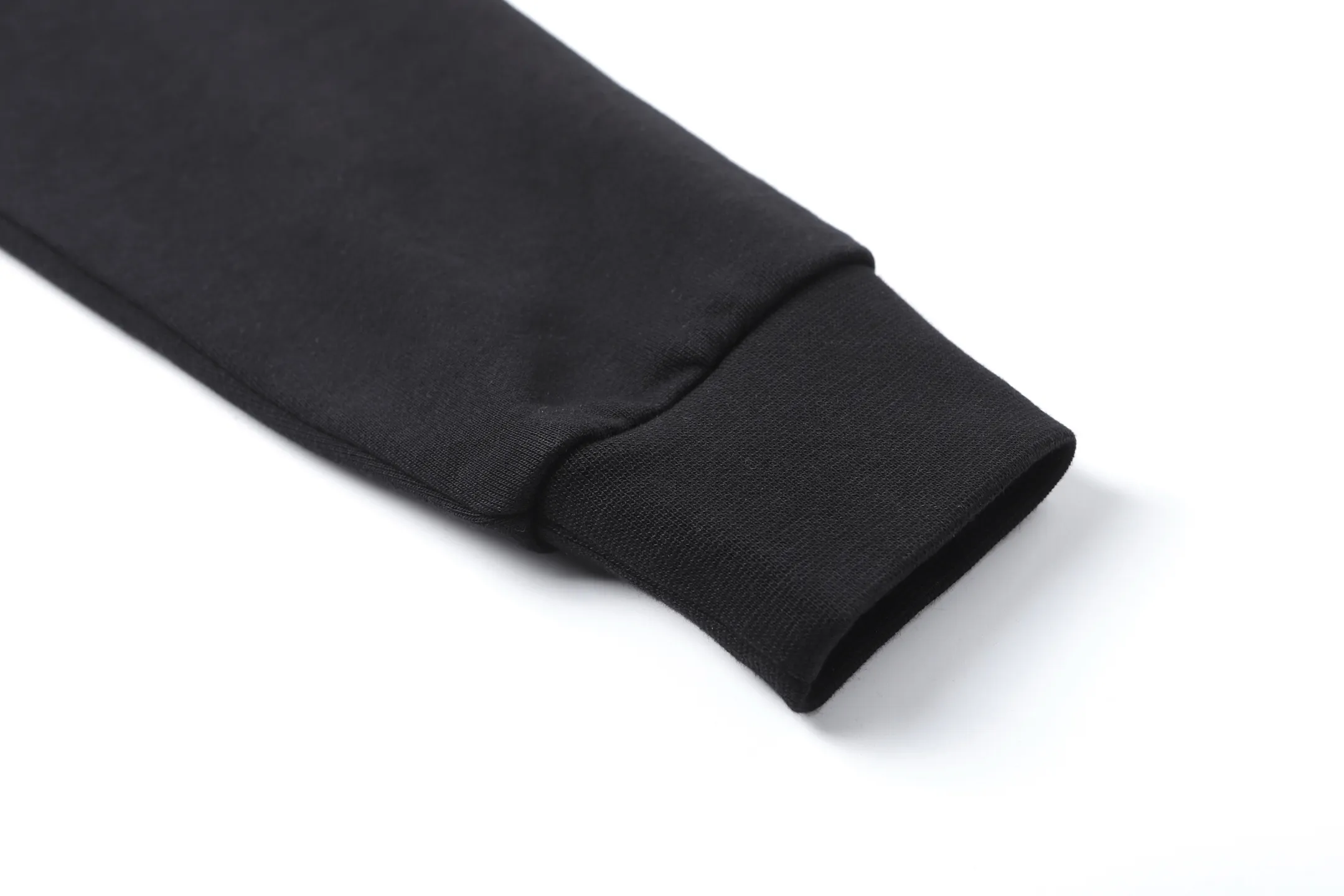 P450 MONCLER hooded cotton same color sweatshirt with back logo ●Authentic 6150 purchase and development ●420g new Maybach combed cotton terry sweatshirt material ●480g 2*2 100% cotton combed cotton rib ●Fabric enzyme washing ●High temperature heat transfer ●Customized 1:1 adhesive label ●Customized 1:1 trademark ●Fit version ●Size: S M L XL ●Style number: 25356/4B#00