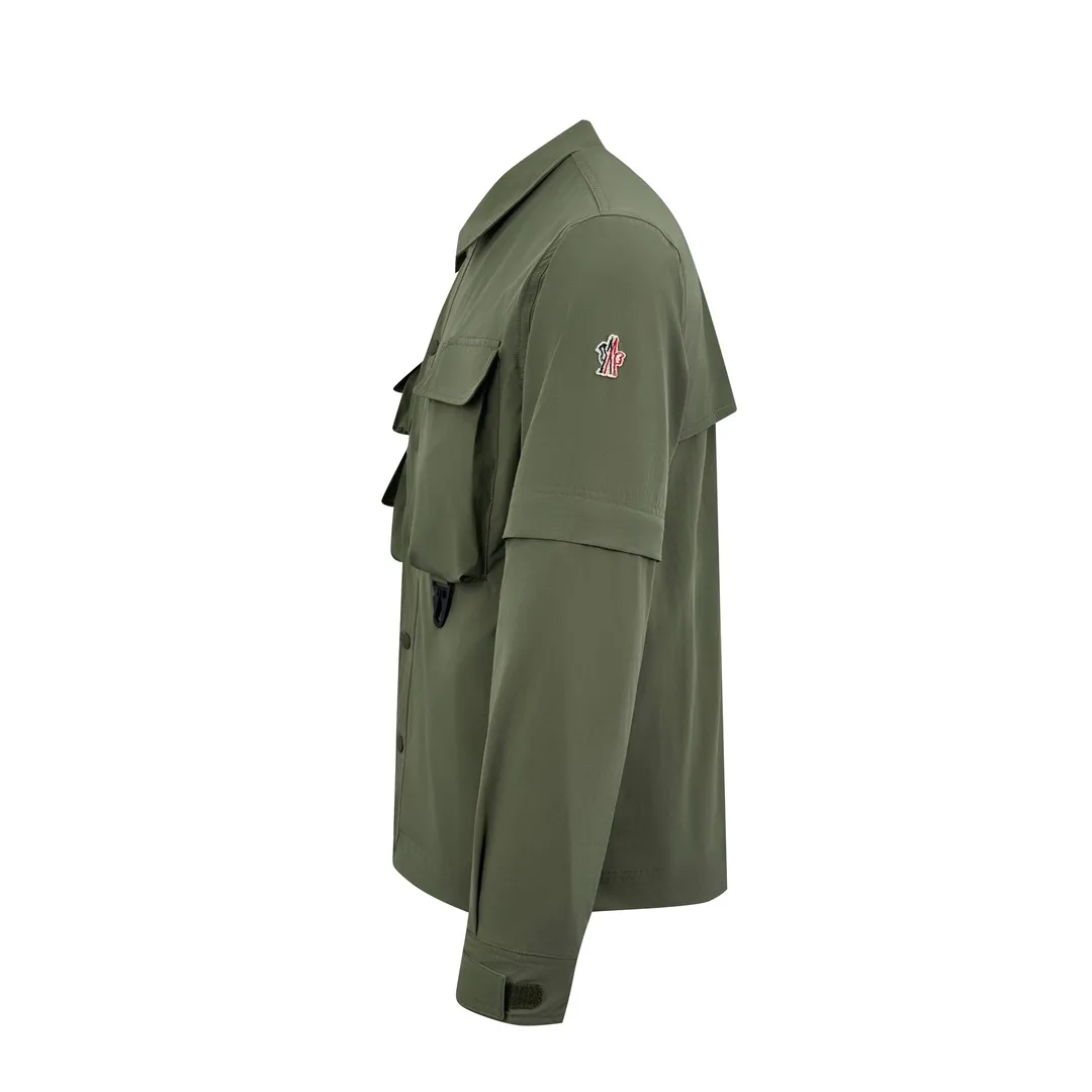 P610 Moncler Grenoble functional outdoor jacket Custom-dyed double-stretch mercerized poplin Custom-dyed soft mesh pongee Excellent texture Comfortable and close to the skin Dark green inspired by plant texture The color is taken from sage leaves soaked in morning dew Precision narrative of functional pocket system Balance of function and aesthetics The iconic Moncler logo appears on the sleeves for full recognition The triangular logo of the same color is hidden in the fabric texture like a mark in the undercurrent of the deep sea, extremely invisible and yet obvious The detachable sleeve design allows for diversified outfits. You can switch styles at will. It is chic and free, showing nobility. It balances outdoor practicality and urban aesthetics and leads the fashion. Process 1: Adopt a three-in-one process. Prioritize and evenly coat the glue on the surface of the substrate that needs to be composited, and then dry and solidify it. Then laminate the substrate with the adhesive film and the non-woven fabric, then cool and solidify, and then composite it with the filter non-woven fabric. The workmanship is cumbersome and complex, time-consuming and labor-intensive. Process 2: Embossing composite technology uses computer scanning to ensure that the imprint size and shape are consistent with the original, and then uses special glue as an adhesive to combine and solidify to achieve complete dryness and the best bonding effect. Process 3: Use CNC laser burning and cutting. Based on the high-energy characteristics of the laser, the moving path of the laser beam is precisely controlled by the laser generator to achieve precise cutting of the shape of the piece. Process 4: Template machine bag opening. The preset template guides the position, shape and size of the bag opening. The accuracy ensures the quality of the bag opening effect. Process 5: Using infrared special machine buttoning, the position is more precise and strong. Accessories: Customized 1:1 Moncler snap button Customized 1:1 Moncler resin buckle Customized 1:1 Moncler logo seal Customized 1:1 Moncler logo armband Customized 1:1 Moncler zipper rope ring Customized 1:1 Moncler zipper pull Customized 1:1 Moncler trademark Version: Loose version Function: Detachable sleeve splicing Style can be switched at will Size: 1 2 3 4