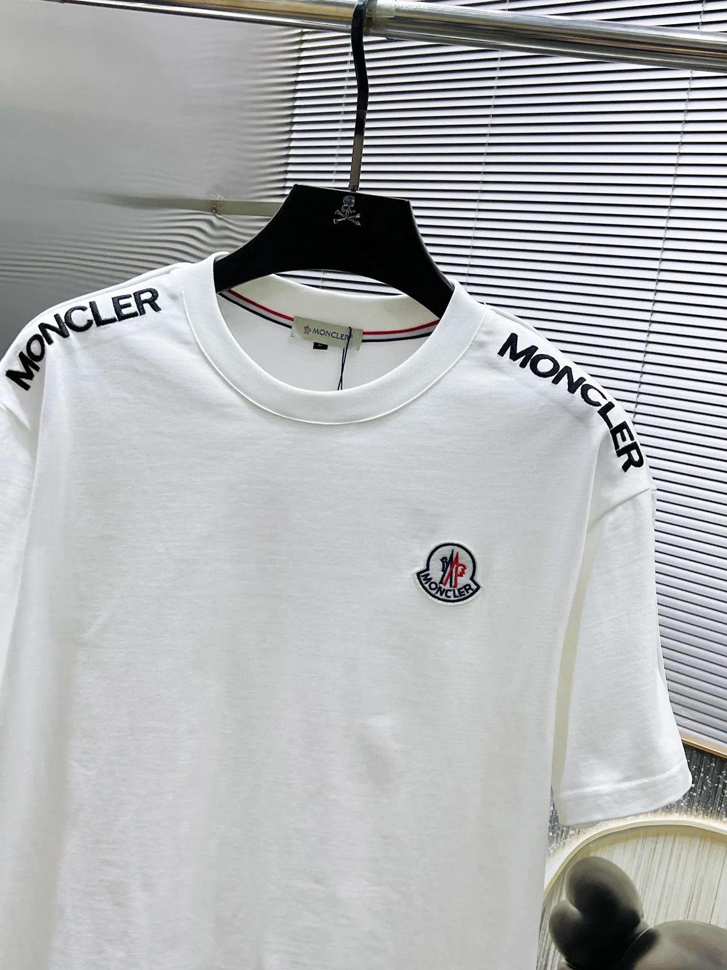 P560 Brand [MONCLER Mouth Covered] 2025 round neck short-sleeved shorts suit. The pure cotton fabric upper body will not be stuffy, the smooth and comfortable skin-friendly effect is more breathable, the fabric has its own texture, classic logo technology, a new interpretation from a unique angle, the first choice for fashion and versatility! Size: M-3XL (maximum wear: 190 pounds)