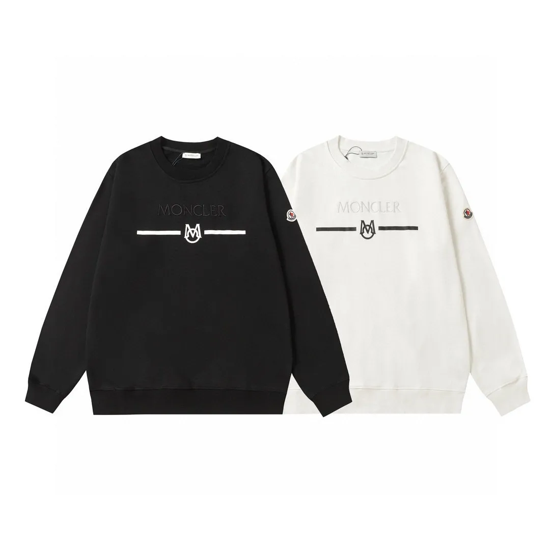P210 Style No.: 854 〈MONCLER〉The price of the embroidered printed round neck sweatshirt with a hood is actually quite advantageous. Those who have been to the counters should know that the price of the hooded sweatshirt is not much cheaper than that of Gucci Burberry. It is just relatively low-key and unwilling to hype. It is a picture that you want to buy or not. The aloof existence... ✅460 grams of 100% pure cotton wool fabric OS version is too large ✅Combined with the original high weight double yarn thread ✅Correct three-needle and five-thread craftsmanship Chain edge Color: Black White Size S M L