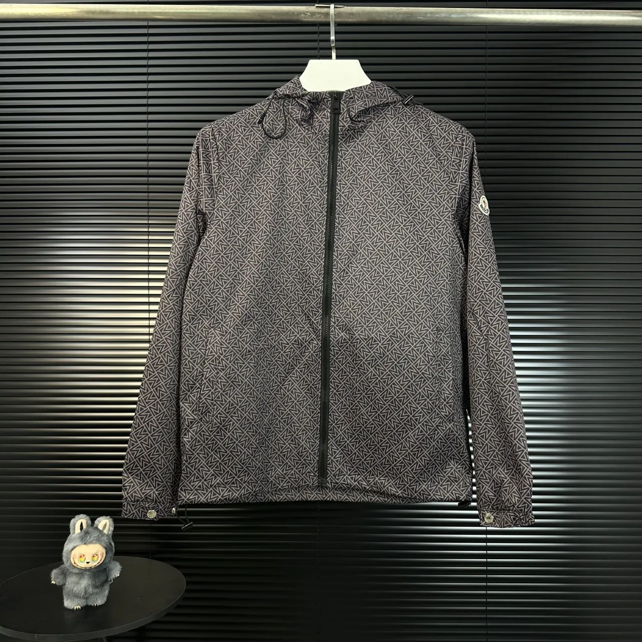 P280 Moncler Moncler 2025 Autumn and Winter New Style Hooded Windbreaker Jacket Classic Chapter Embroidery Official Website Synchronization Original Customized Hardware Zippers Neat Alignment Perfect Upper Body Effect Men's Casual Jacket Color: Picture Color Size: M-3XL