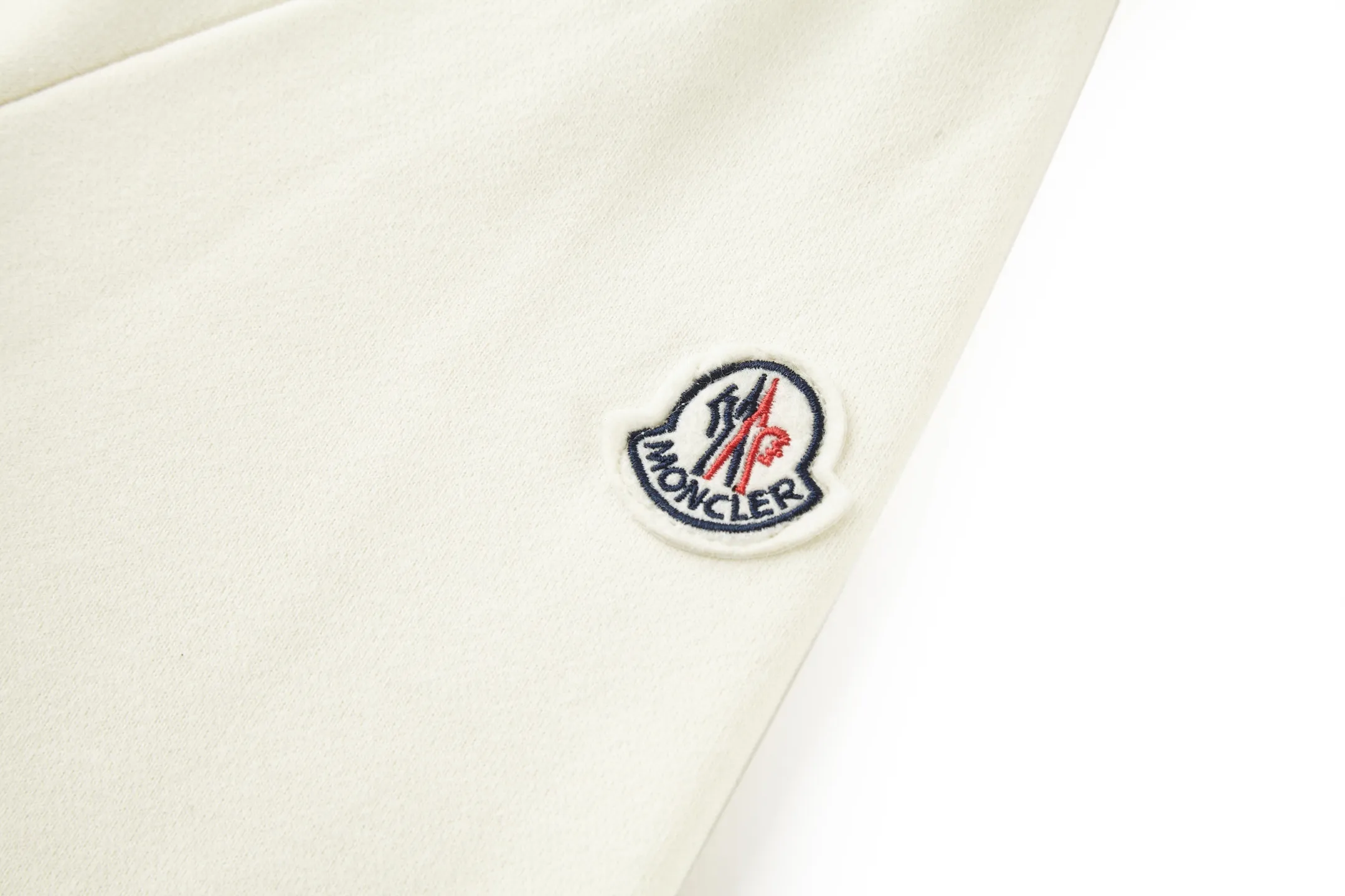 P360 MONCLER Covered Mouth Embroidered Armband Sweatshirt Fabric: Made of 380g brushed sweatshirt terry, the fabric is brushed to make the surface feel softer and smoother. The thread is matched with 1*1 double yarn thread.  Craftsmanship: Embroidery uses 3D multi-dimensional embroidery, embellished with connected brand embroidered letters. The armband is made of sheepskin composite embroidery technology.  Made from soft cotton fleece, this sweatshirt is suitable for all seasons. Round neck design, embellished with logo embroidery, inspired by college baseball uniforms. Round neck made of cotton fleece fabric Logo embossed and embroidered Accessories: Customized 1:1 washed logo Accessories: Customized 1:1 embroidered armband Craftsmanship: Customized 1:1 three-dimensional embroidery Size: S-M-L-XL Color: Black-Apricot