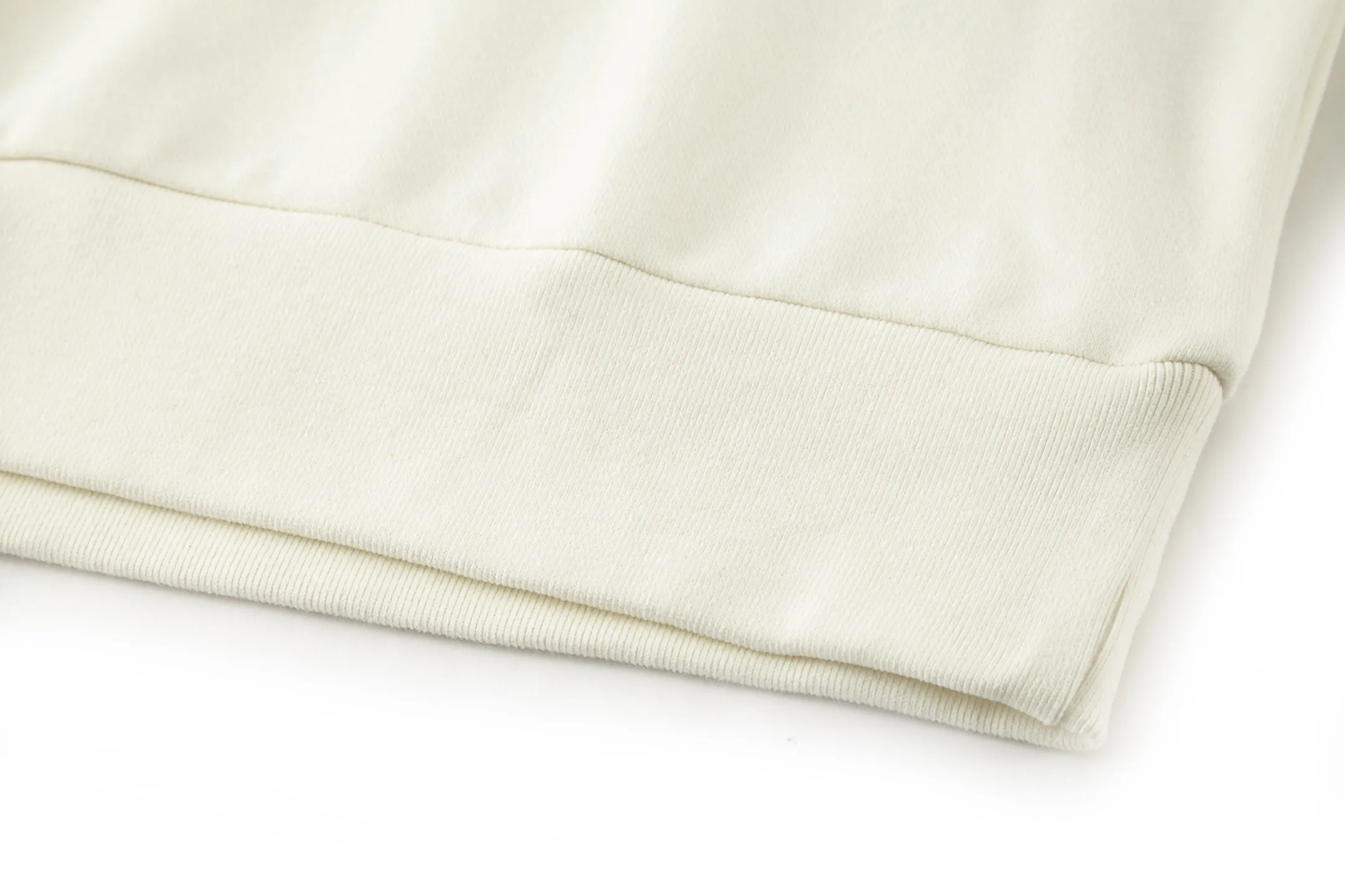 P360 MONCLER Covered Mouth Embroidered Armband Sweatshirt Fabric: Made of 380g brushed sweatshirt terry, the fabric is brushed to make the surface feel softer and smoother. The thread is matched with 1*1 double yarn thread.  Craftsmanship: Embroidery uses 3D multi-dimensional embroidery, embellished with connected brand embroidered letters. The armband is made of sheepskin composite embroidery technology.  Made from soft cotton fleece, this sweatshirt is suitable for all seasons. Round neck design, embellished with logo embroidery, inspired by college baseball uniforms. Round neck made of cotton fleece fabric Logo embossed and embroidered Accessories: Customized 1:1 washed logo Accessories: Customized 1:1 embroidered armband Craftsmanship: Customized 1:1 three-dimensional embroidery Size: S-M-L-XL Color: Black-Apricot