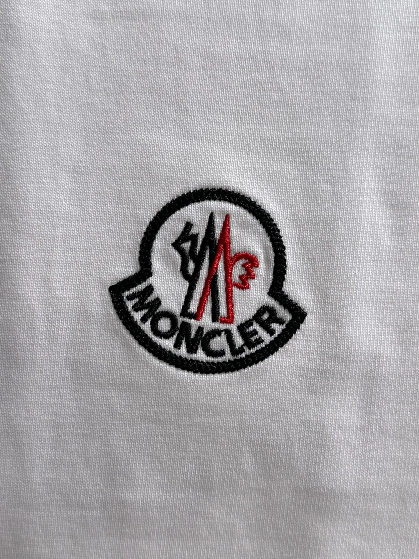 P230 Moncler* (exclusive quality in the market) hot style 2꯭0꯭26 spring and autumn short-sleeved style new, original ⌚️high version, masked. The fabric is made of 380g high-density pure cotton custom fabric. No deformation, no shrinkage, three-dimensional drape. Process introduction: classic wool label + 10,000-needle embroidery. Color: white SIZE: S-XXL