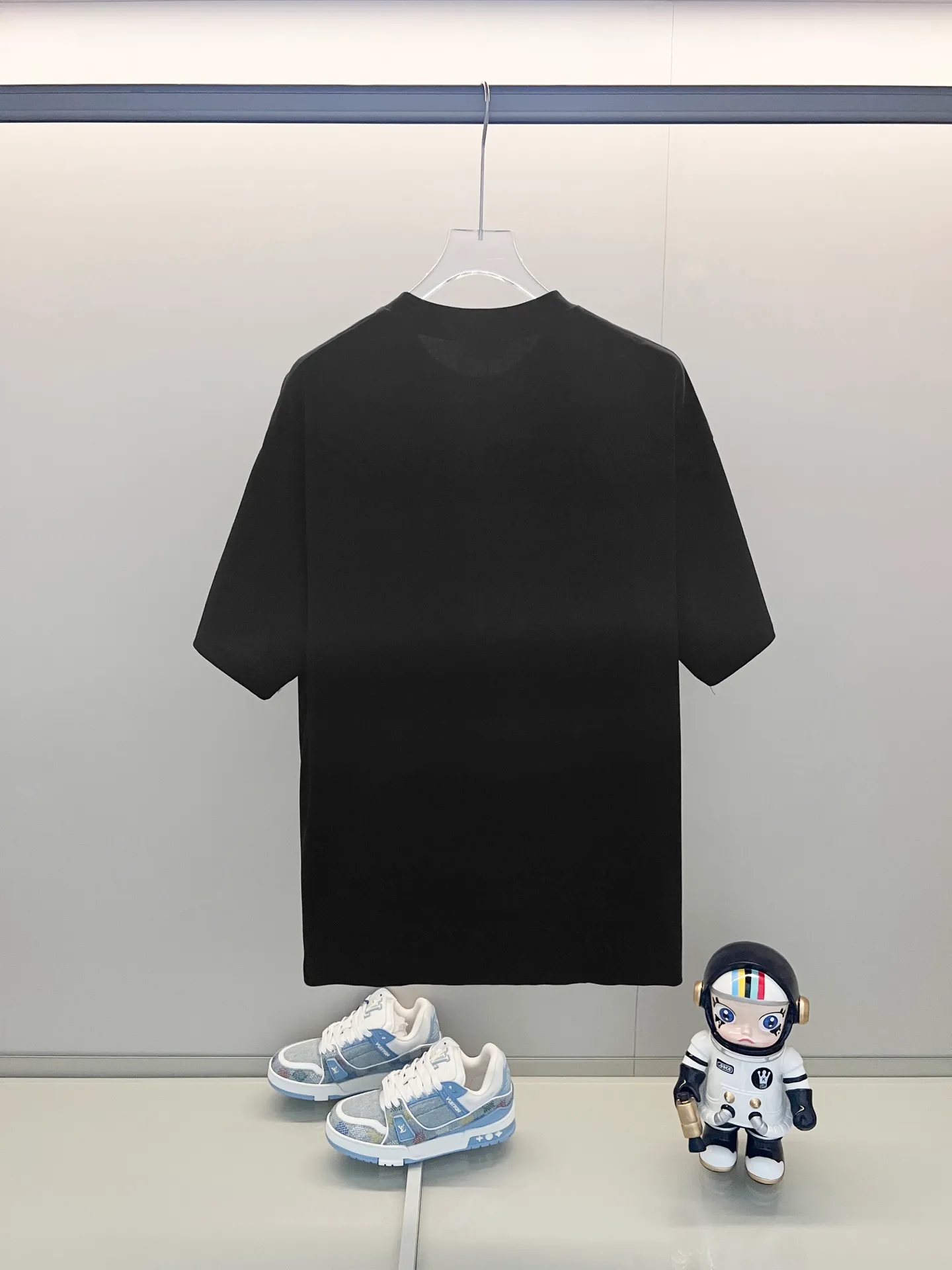 P150 MONCLER/muzzled 260g round neck short-sleeved T-shirt, color block embroidery🪡letter LOGO brand seal design logo, official synchronization, high version, high quality, fashionable personality, versatile trend, pure original quality, original fabric, tag, collar label, washed wheat, three complete standards, color: black, white. Size: XS-L
