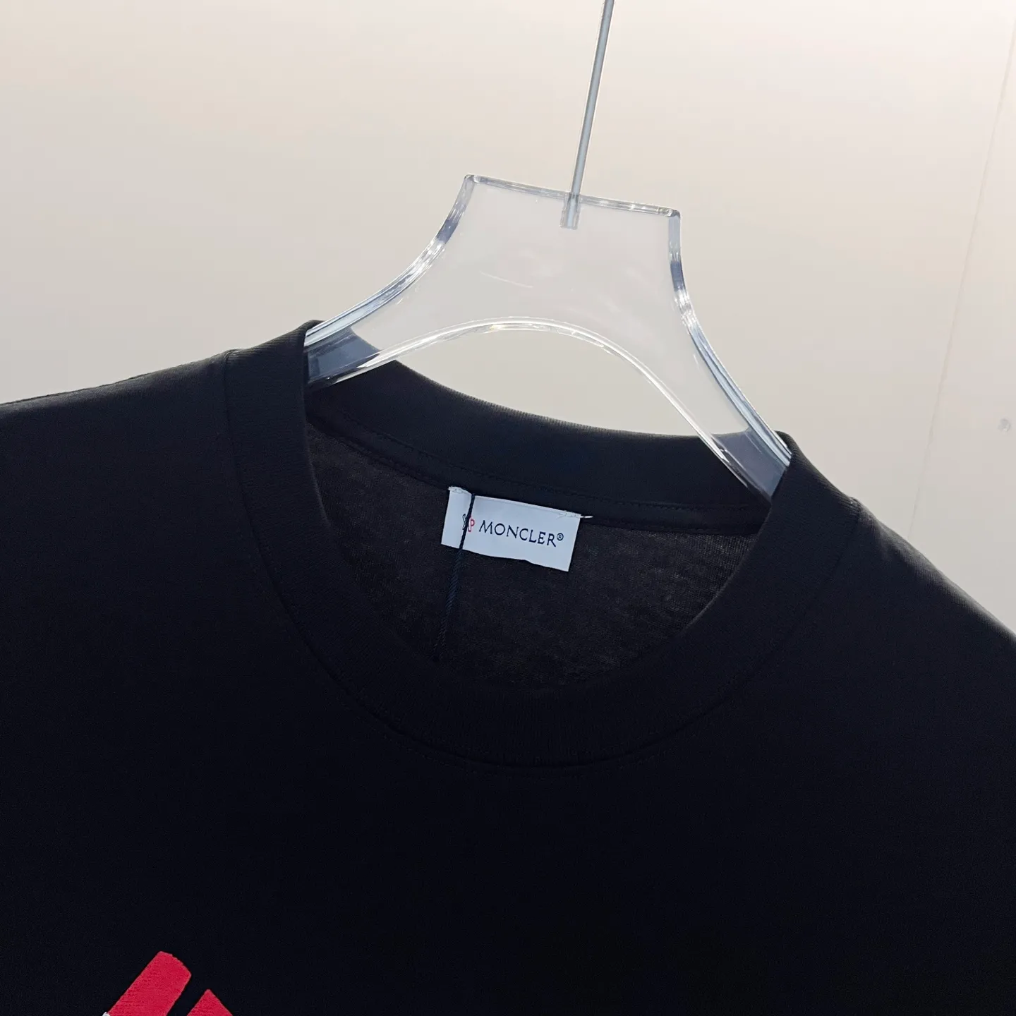 P150 MONCLER/muzzled 260g round neck short-sleeved T-shirt, color block embroidery🪡letter LOGO brand seal design logo, official synchronization, high version, high quality, fashionable personality, versatile trend, pure original quality, original fabric, tag, collar label, washed wheat, three complete standards, color: black, white. Size: XS-L