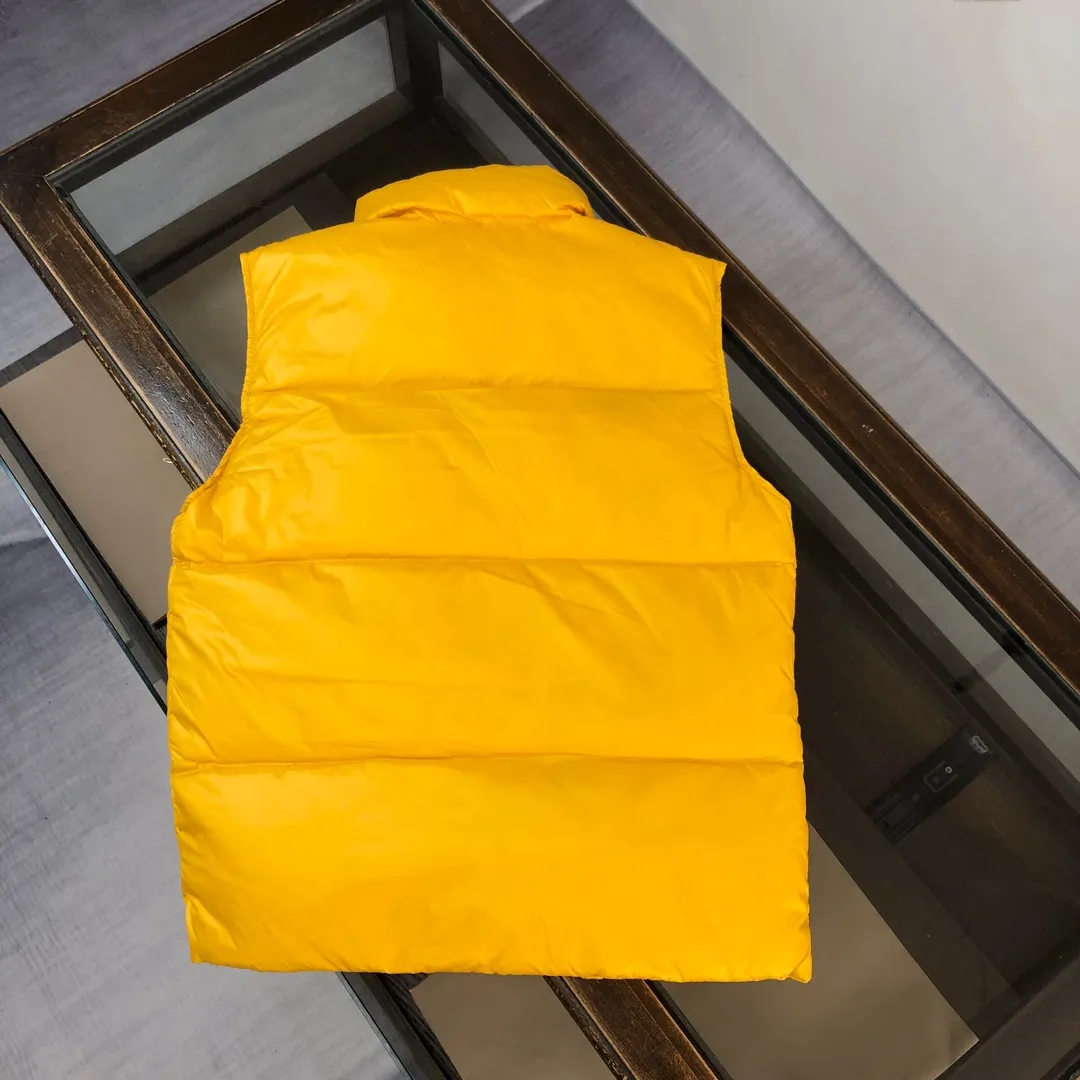 P640 🔥Mon*cler 2024 new down vest exclusive real shot✌️ 🥰🥰The design of the stand-up collar is inspired by Moncler’s iconic jacket from the 1980s🧥. It has been reinterpreted with modern and dynamic elements. 😎This vest🎽 embodies the personality of those who always want to be a champion🏆. It is fashionable and versatile🉑 and can be worn as a vest in the mid-season or paired with a windproof jacket in the cold winter. 👍🏻 Color: black (blue lining) blue (black lining) yellow (black lining) Size: 1-2-3-4-5 (M～3xl)